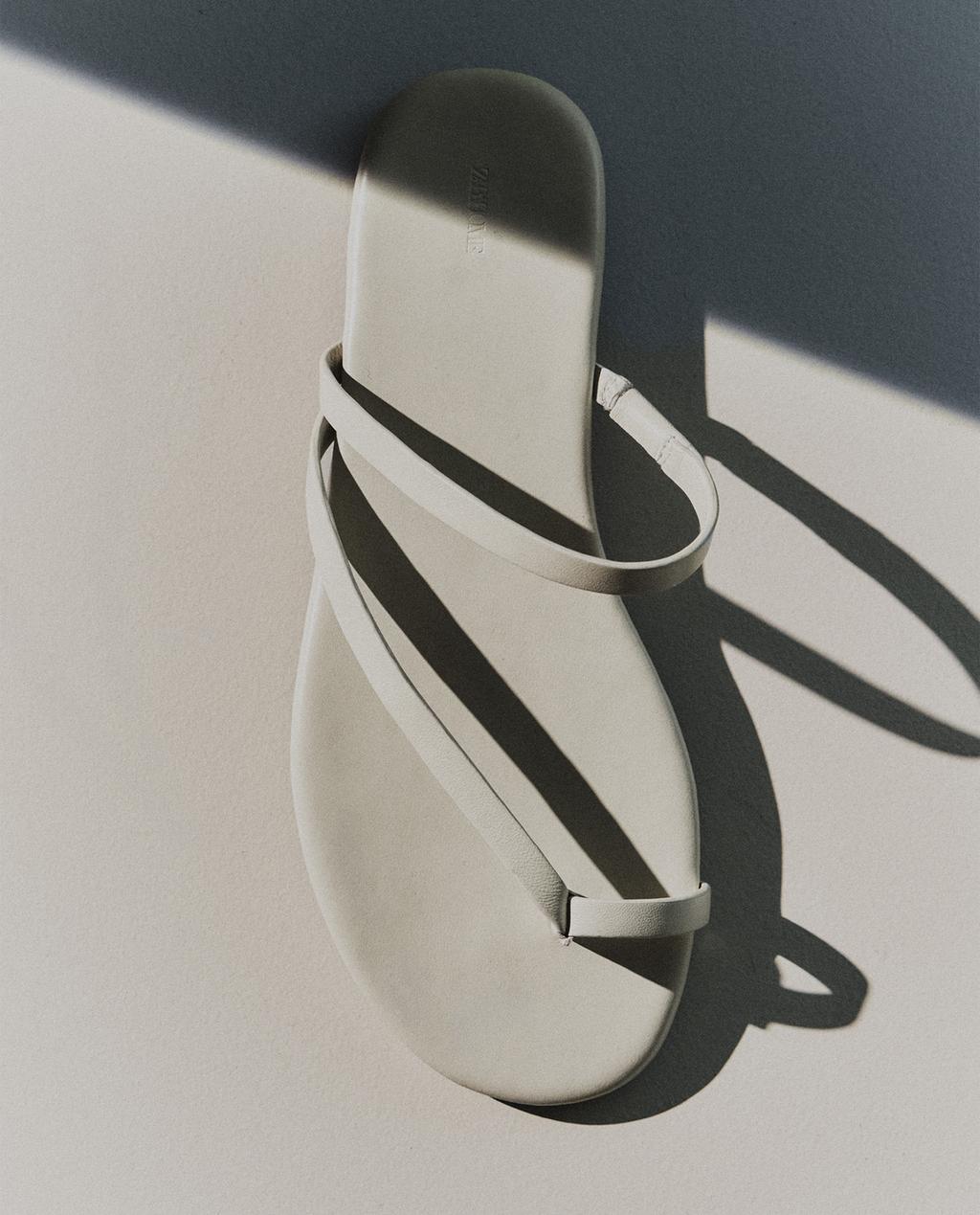 플랫 레더 샌들