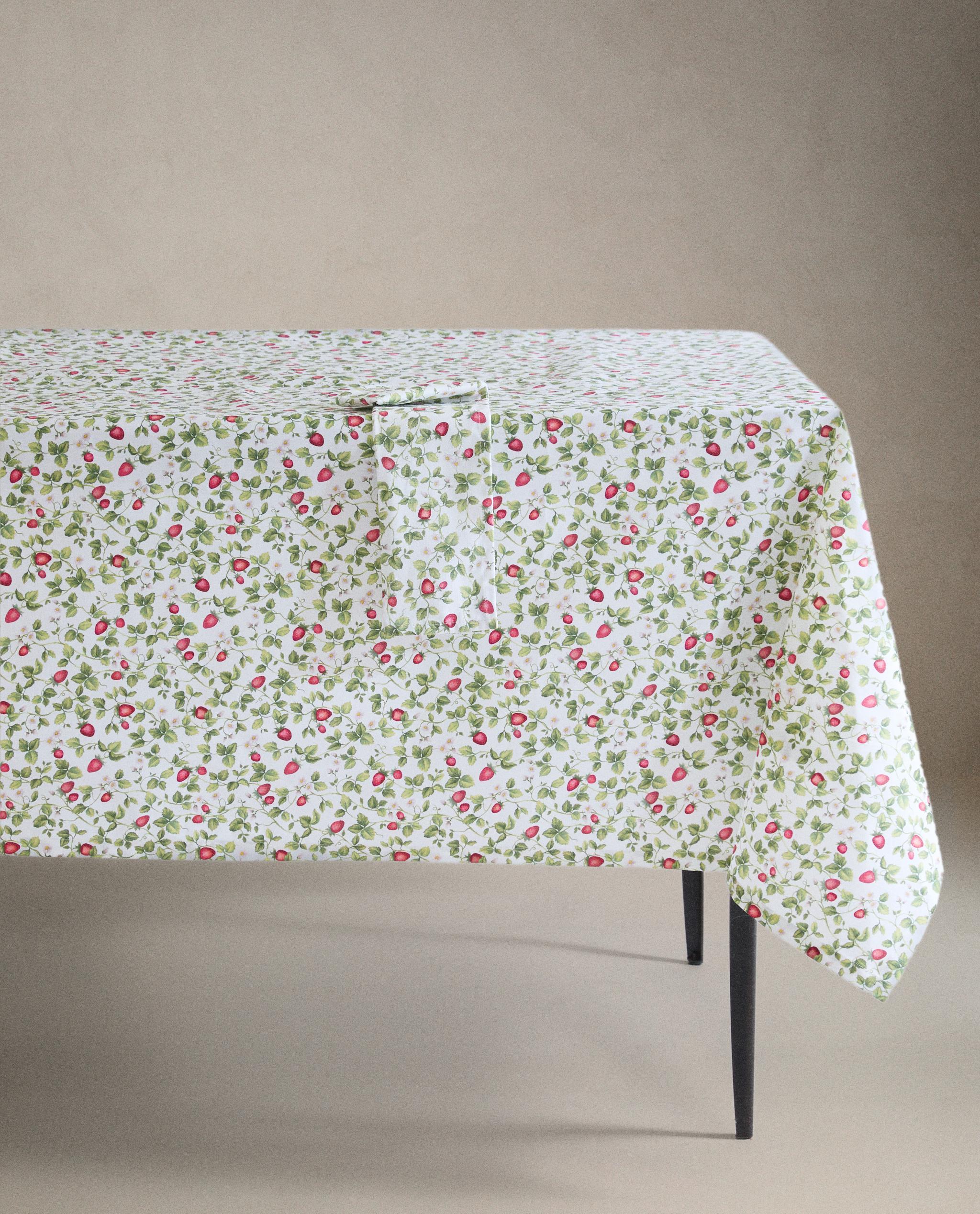 RESIN-COATED STRAWBERRY COTTON TABLECLOTH product thumbnail 3