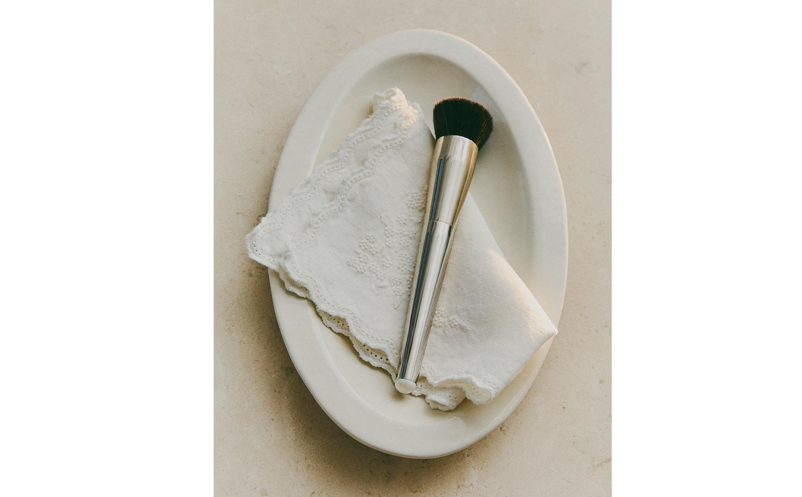 DECORATIVE CREAM CERAMIC TRAY product thumbnail 8