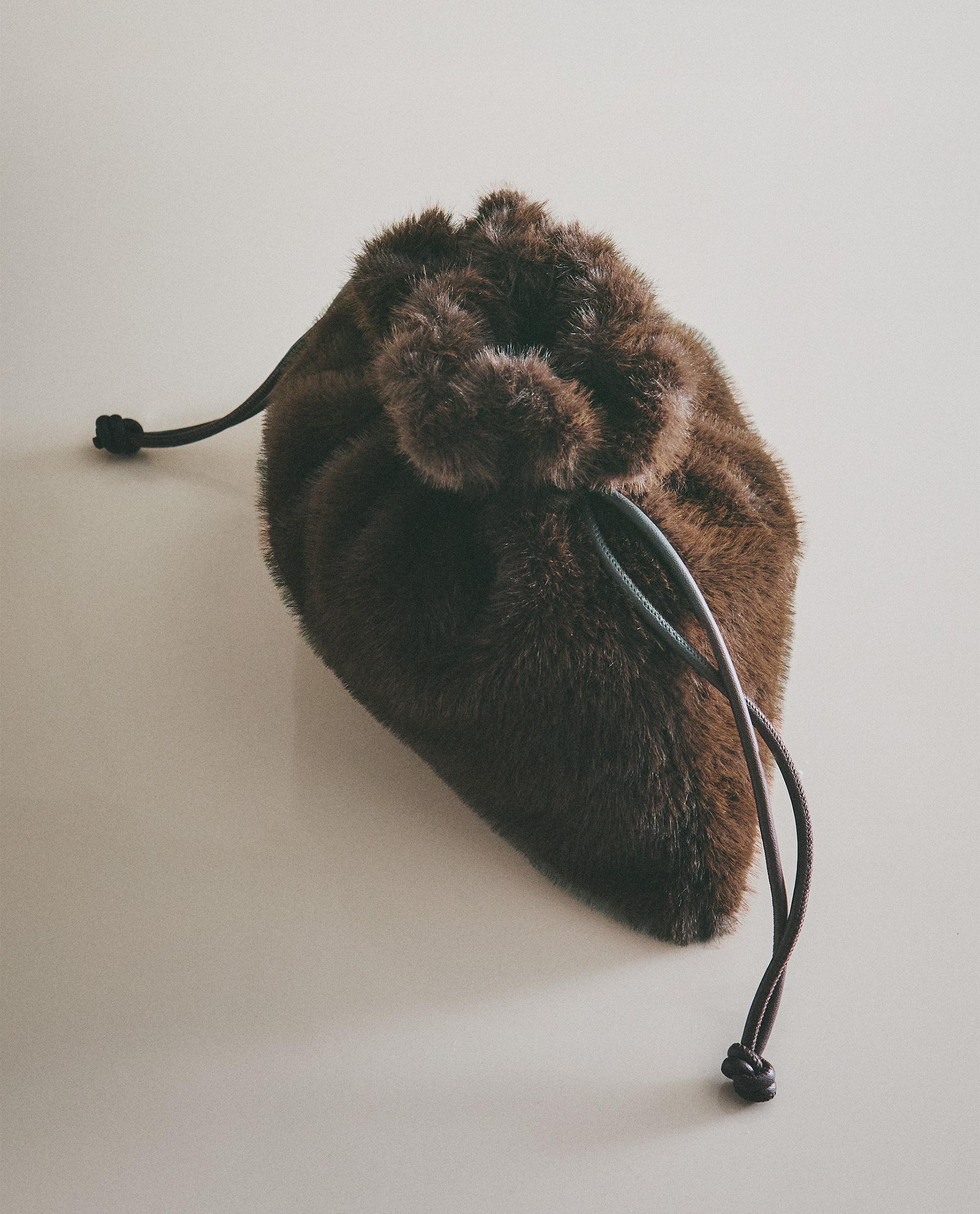 アパルトモンA POINTアーポワンMINI La Faux Fur Bag A POINT/アーポワン】 MINI La Faux Fur Bag（ハンドバッグ）｜L