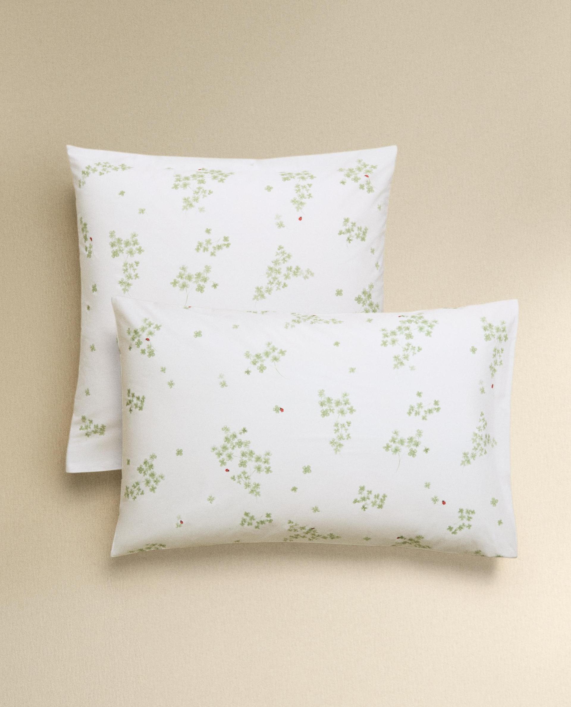 CLOVER AND LADYBIRD PERCALE PILLOWCASE CLOVER AND LADYBIRD PERCALE PILLOWCASE