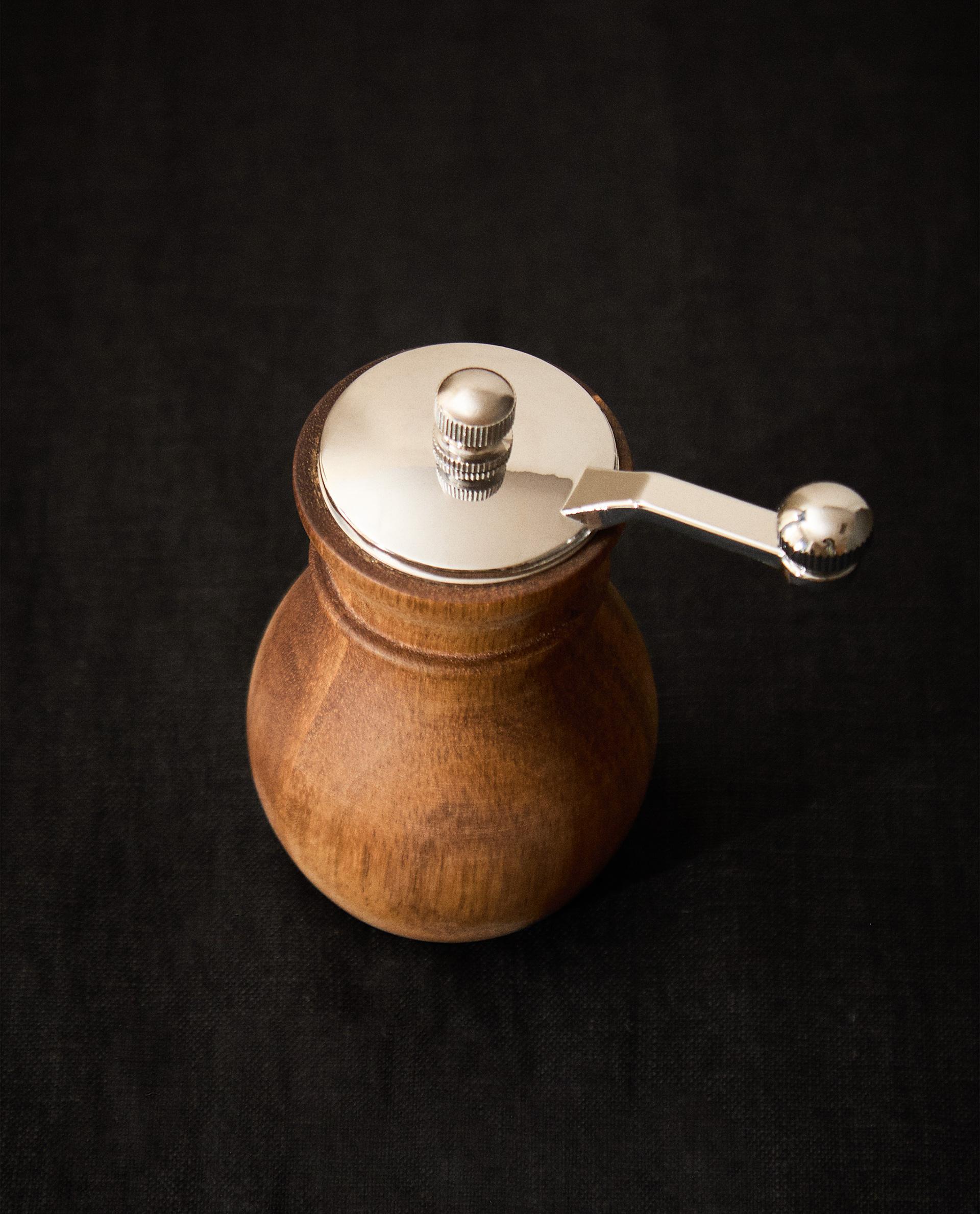 WOODEN PEPPER MILL WITH STEEL LID product thumbnail 13