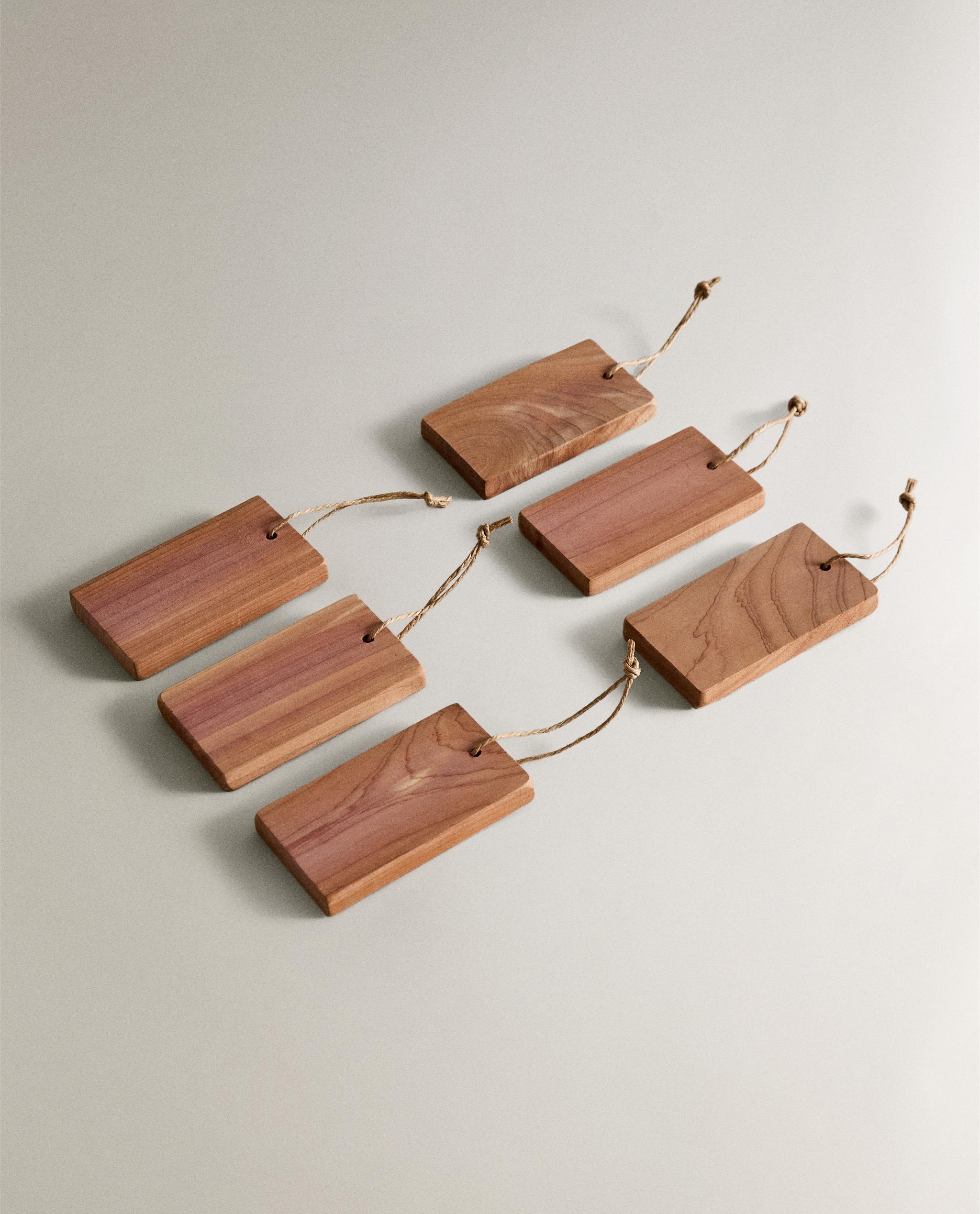 PACK OF WARDROBE CEDAR BLOCKS (PACK OF 6) product thumbnail 4