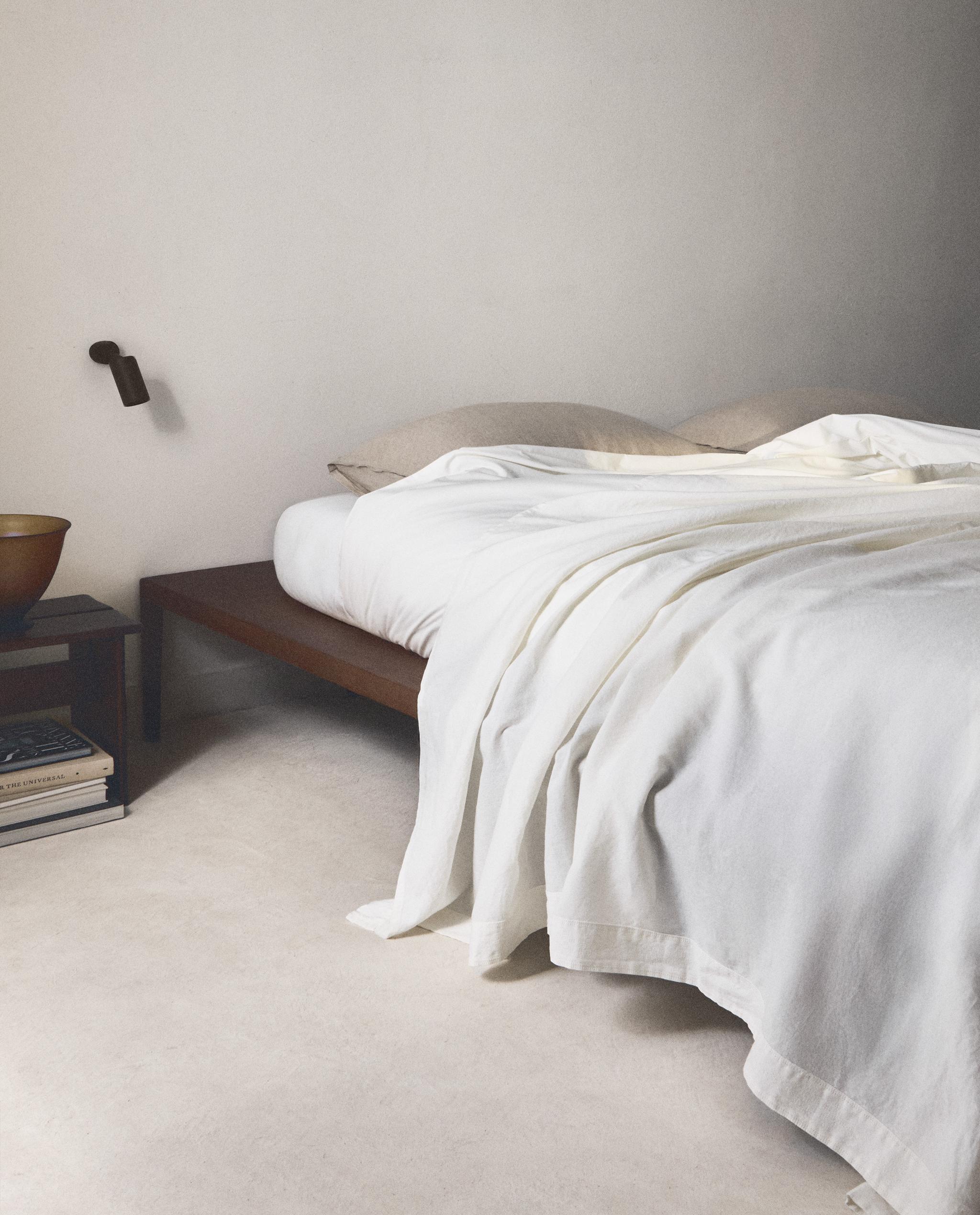 LINEN AND COTTON BEDSPREAD AND PRINTED RUG product thumbnail 10