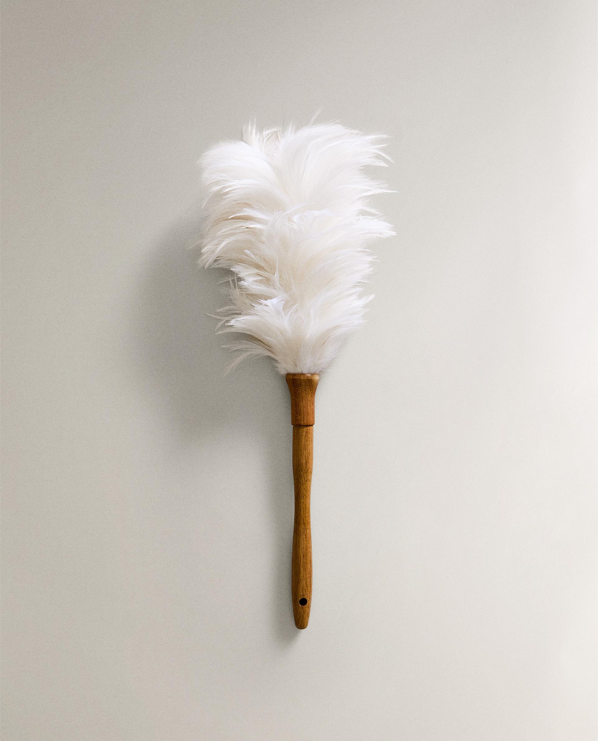 WOODEN FEATHER DUSTER