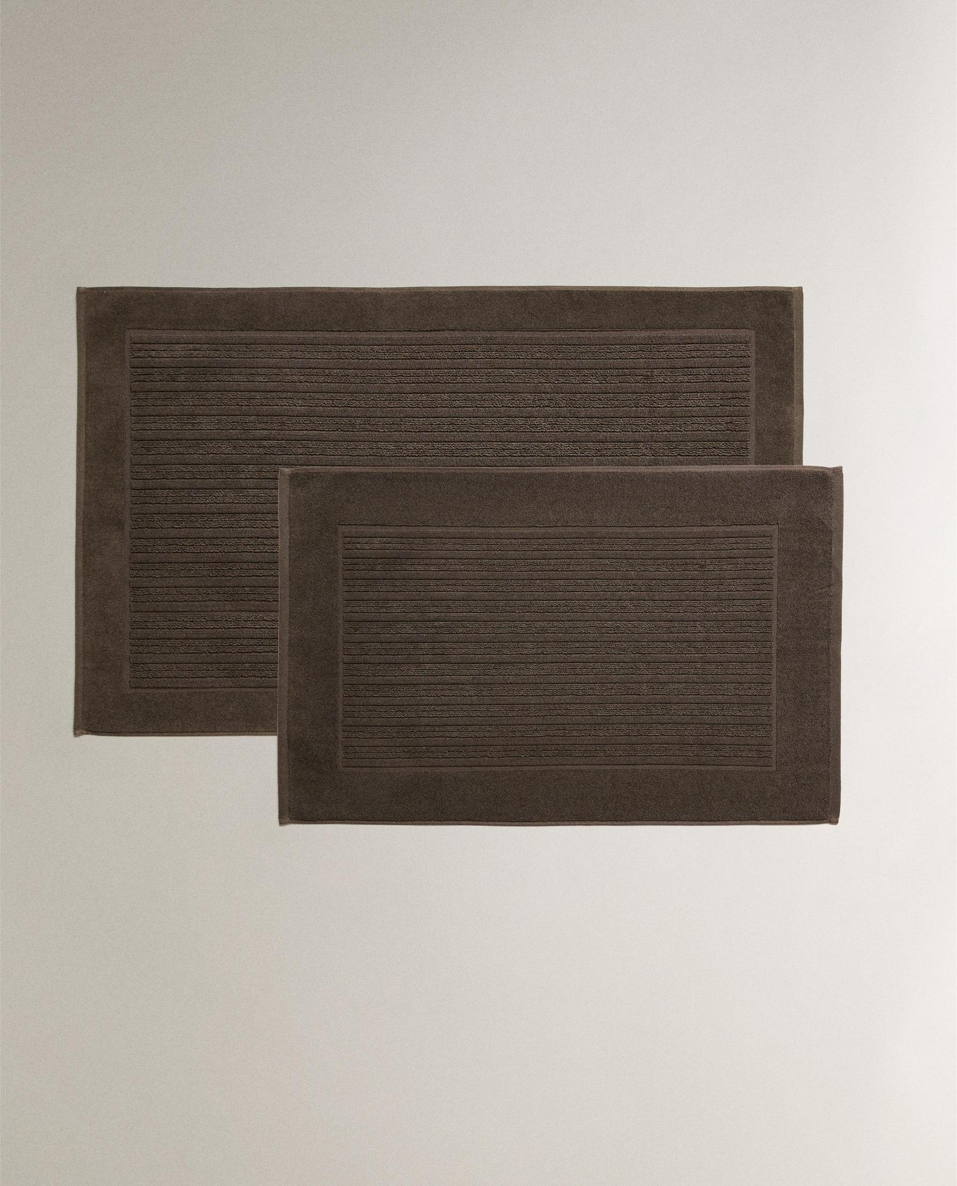 TAPPETINO DA BAGNO VELOUR STRUTTURA A RIGHE TAPPETINO DA BAGNO VELOUR STRUTTURA A RIGHE