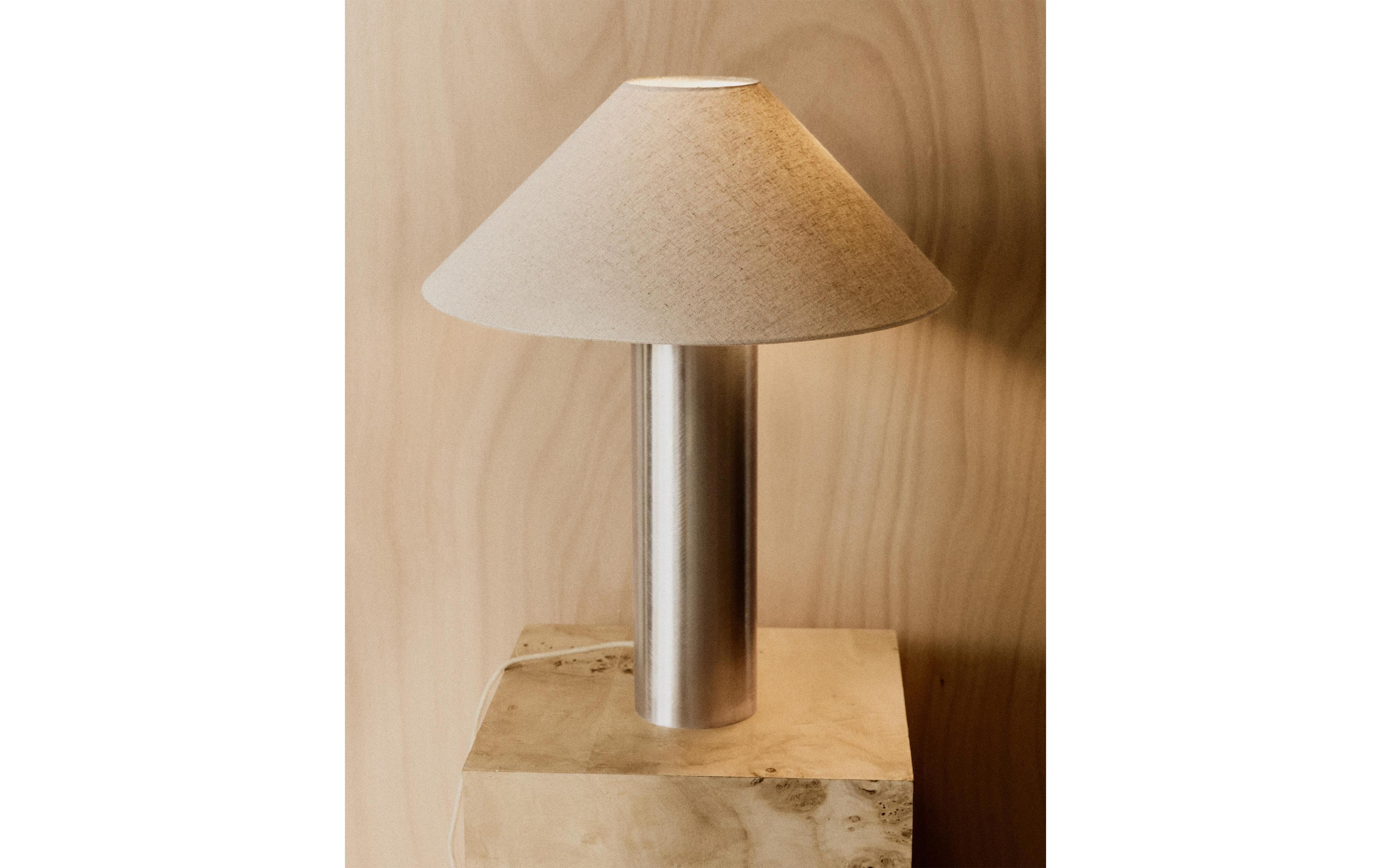 TABLE LAMP WITH METAL BASE product thumbnail 6