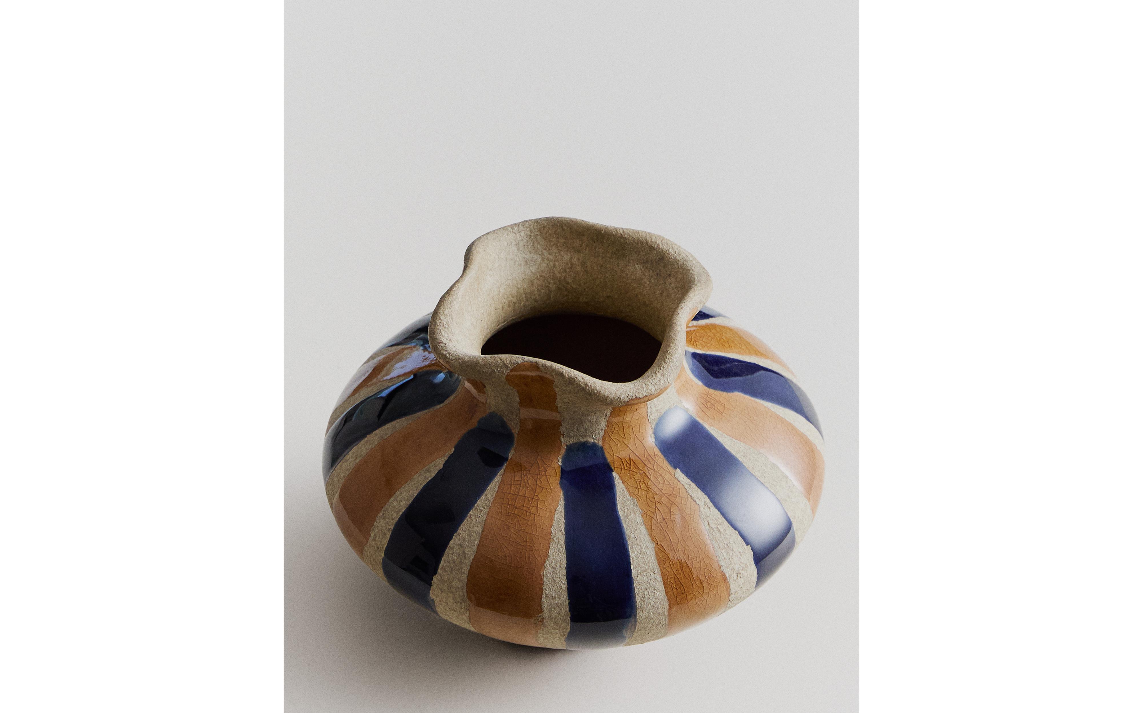 DECORATIVE ROUND CERAMIC VASE product thumbnail 11