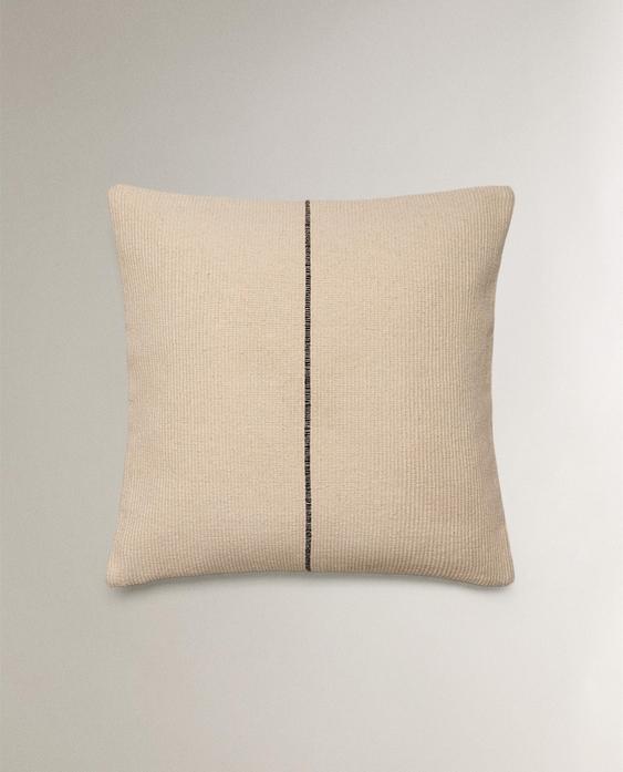 KISSENBEZUG MIT LINIE