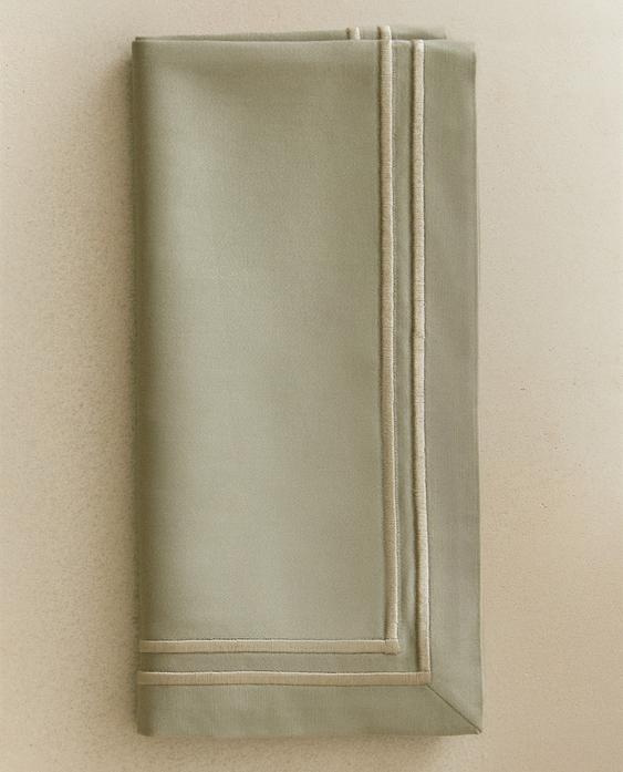 حزمة فوط مائدة ساتان بحافة مزدوجة (حزمة 2 قطعة)