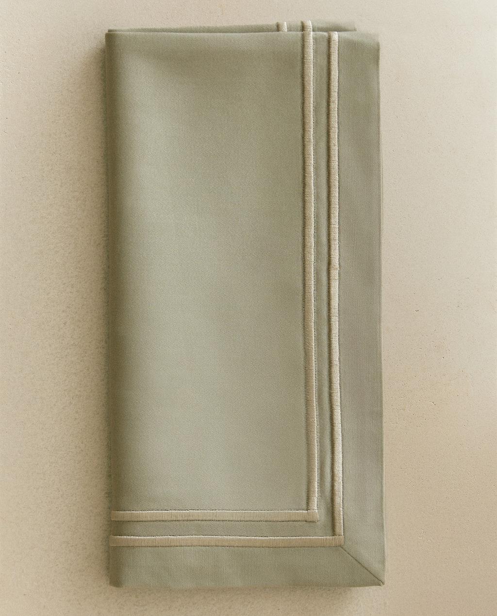 حزمة فوط مائدة ساتان بحافة مزدوجة (حزمة 2 قطعة)