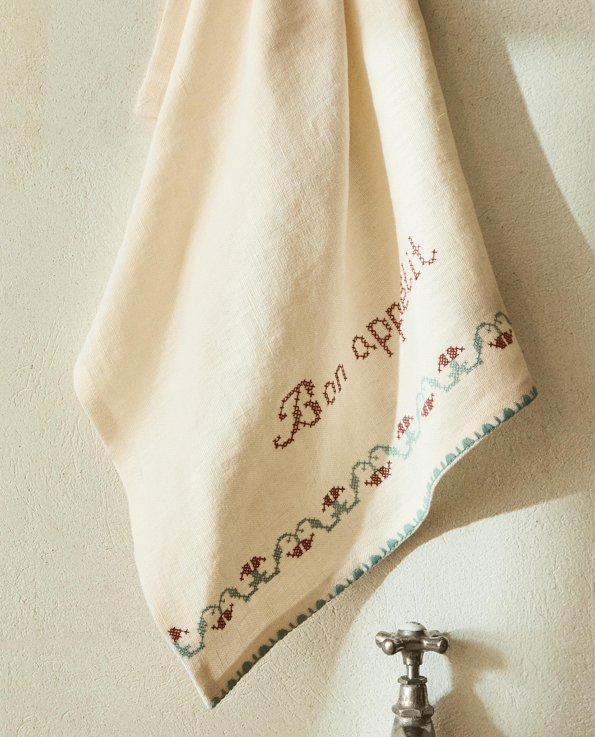 LINEN TEA TOWEL WITH FRENCH SLOGAN