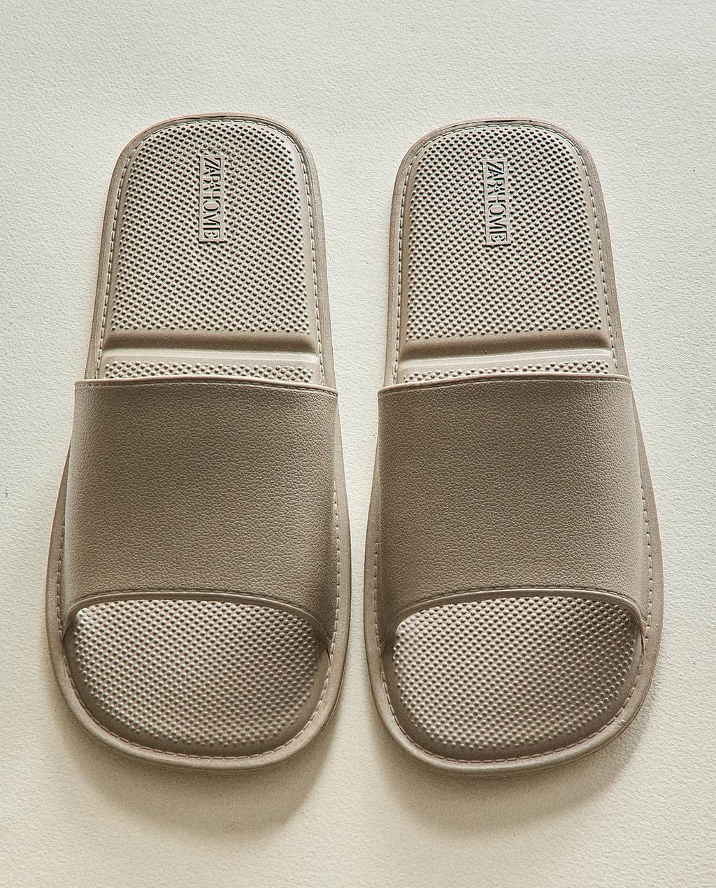 BATHROOM SLIDER SLIPPERS
