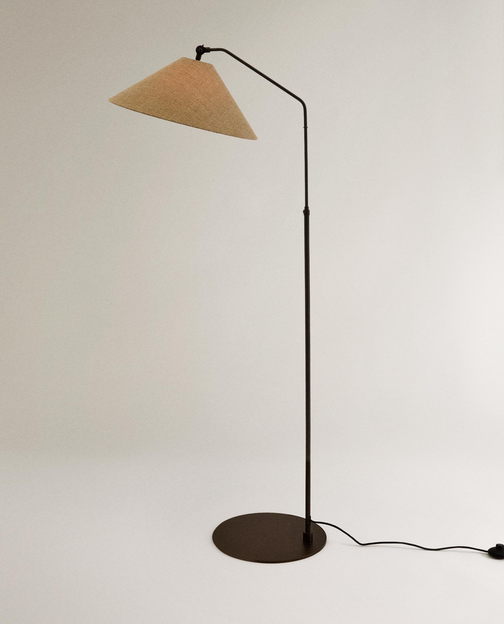 METAL FLOOR LAMP