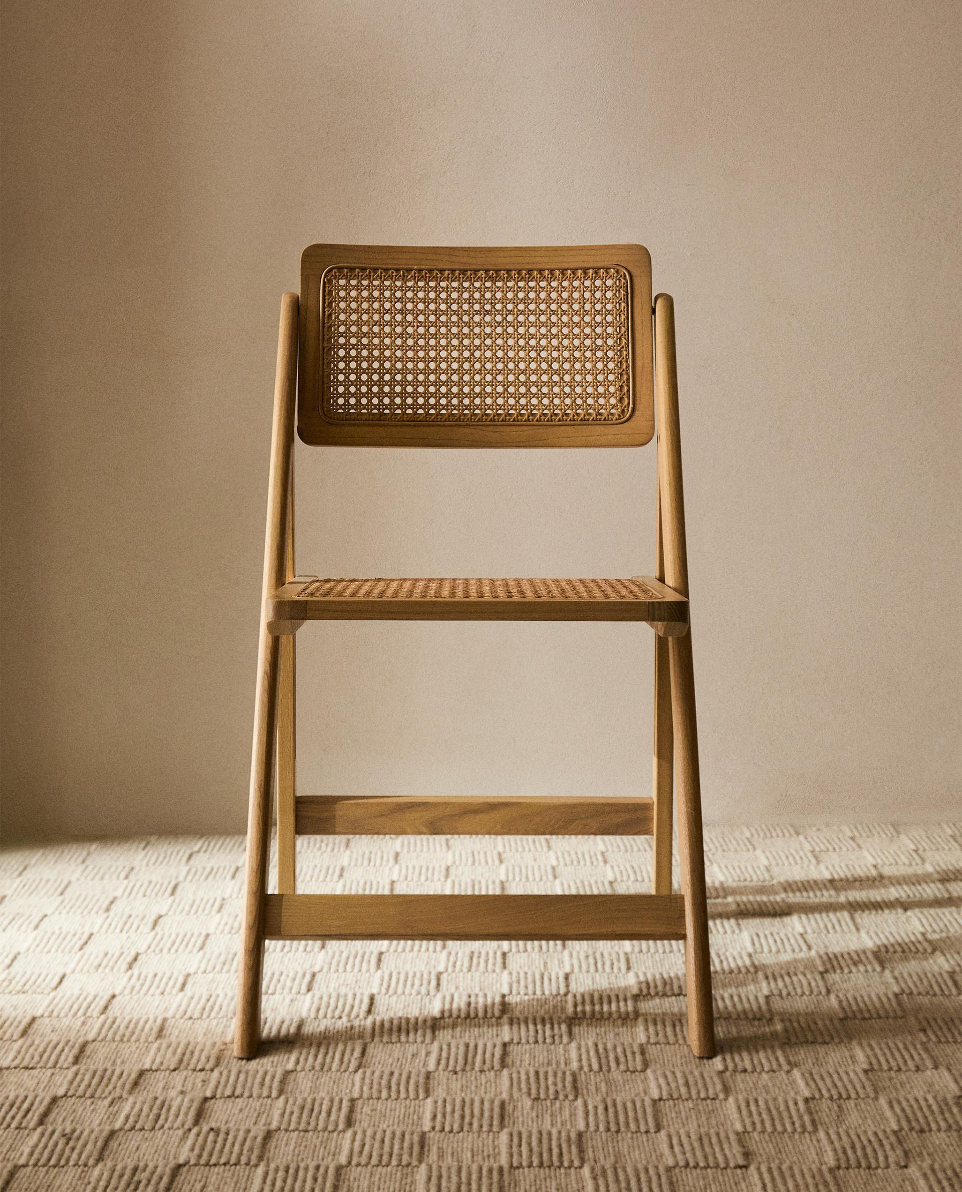 RATTAN AND WOOD FOLDING CHAIR