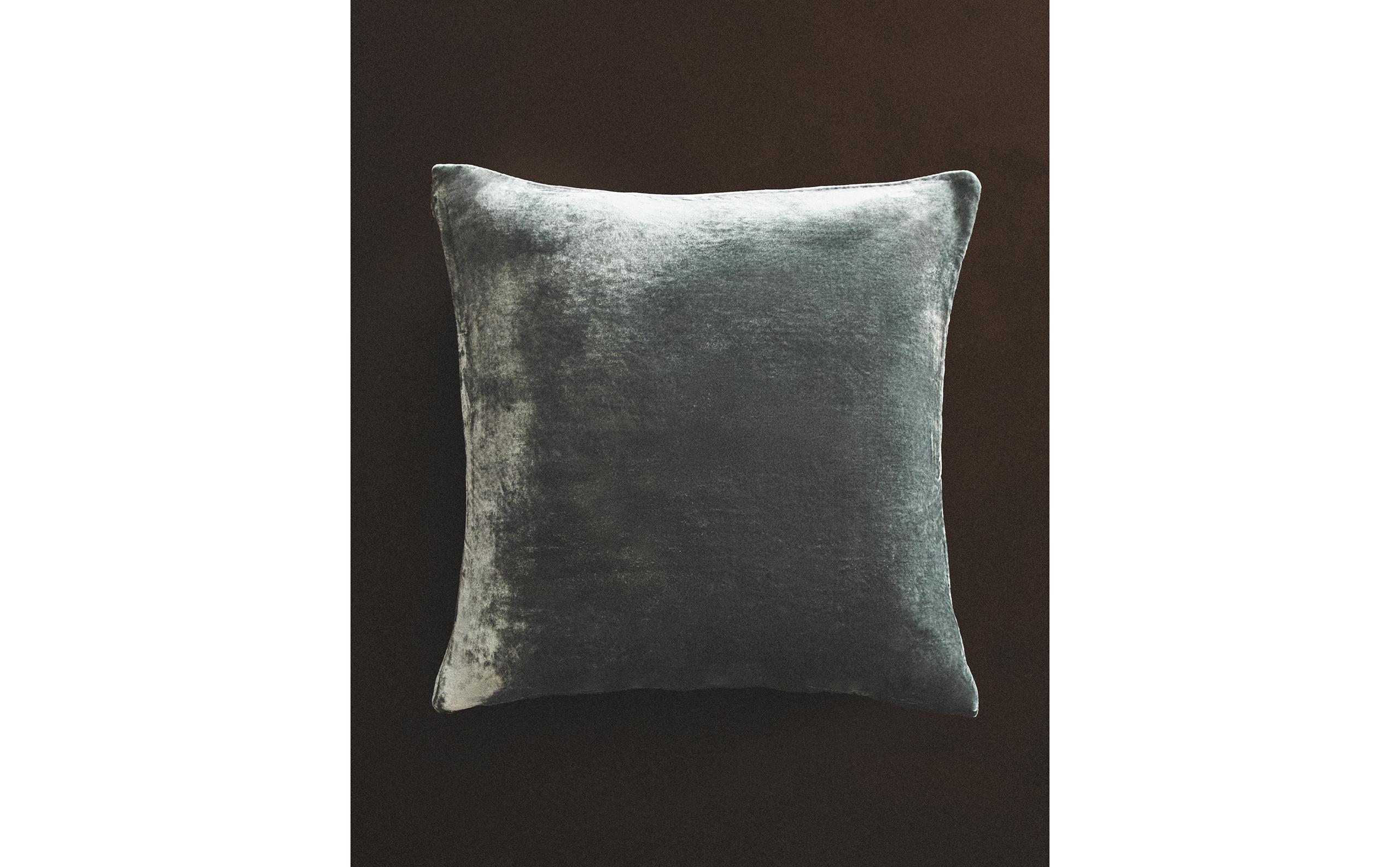 VELVET CUSHION COVER product thumbnail 18