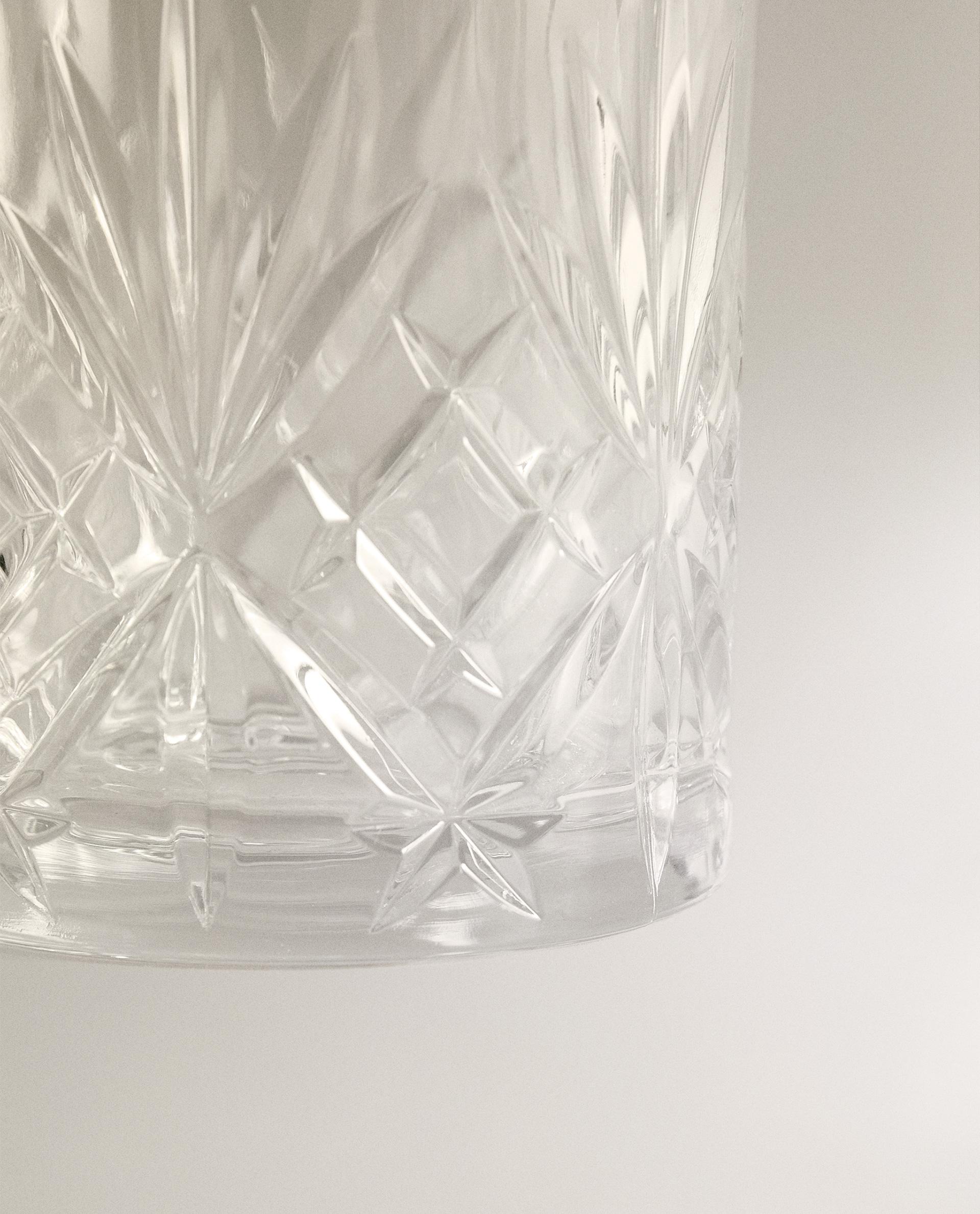 CRYSTALLINE TUMBLER WITH RAISED DESIGN