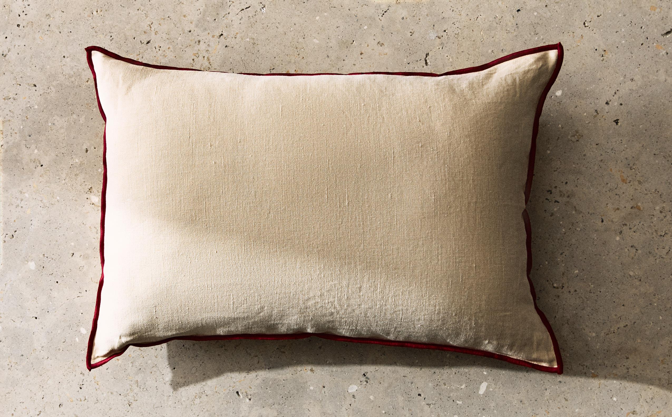 CUSHION COVER WITH OVERLOCK