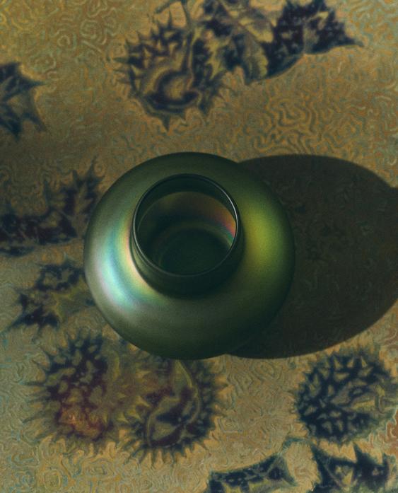 SMALL IRIDESCENT GLASS VASE I COLIN KING