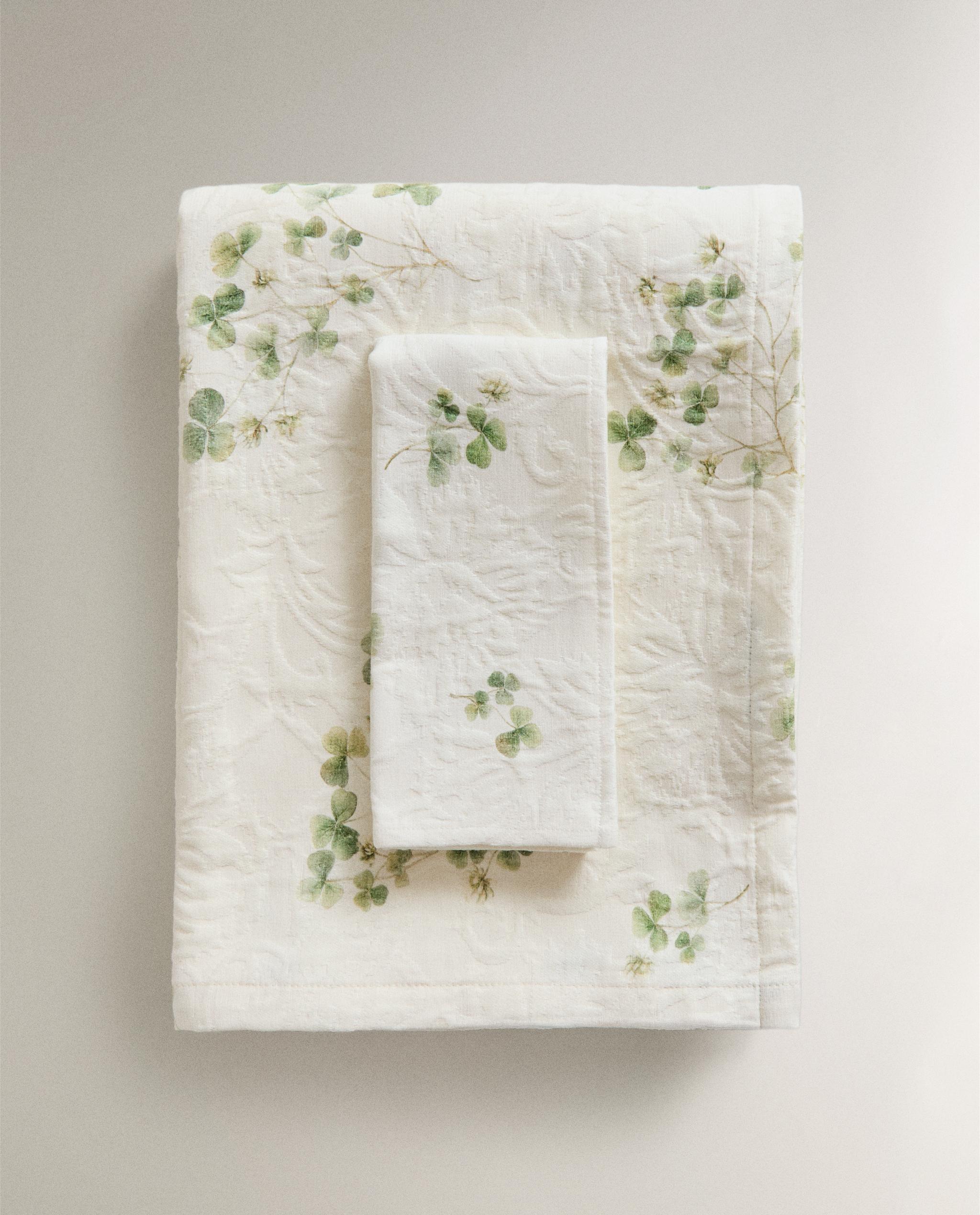 CLOVER PRINT JACQUARD TABLECLOTH product thumbnail 5
