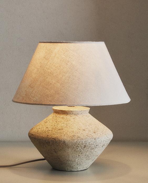 MEDIUM TABLE LAMP WITH EARTHENWARE BASE