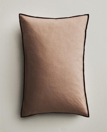 CUSHION COVER WITH OVERLOCK