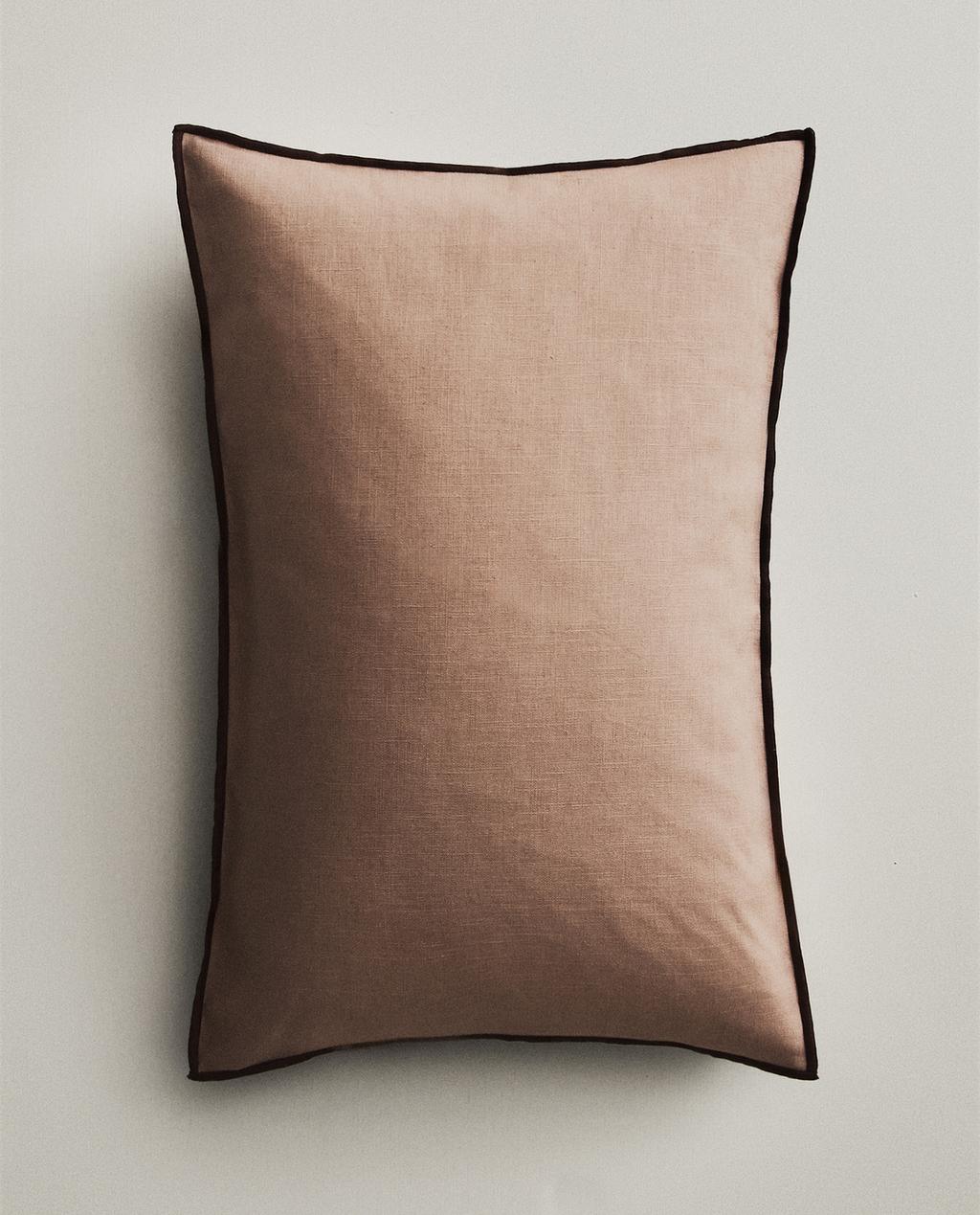 CUSHION COVER WITH OVERLOCK