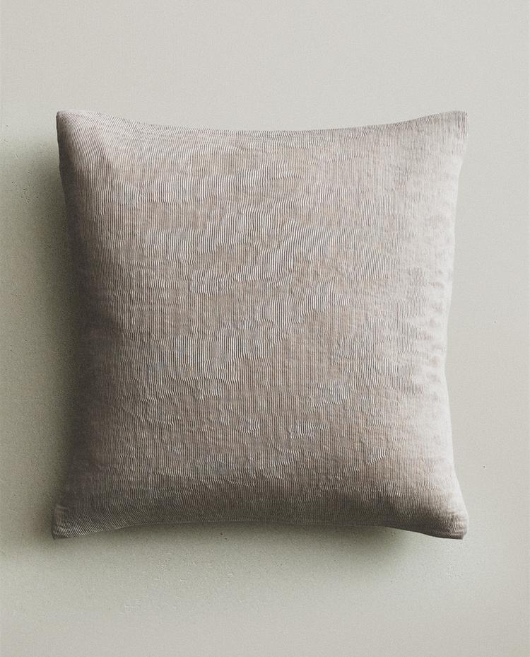 غلاف وسادة بكسرات