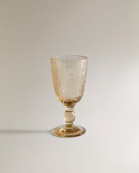 RAISED DESIGN WINE GLASS