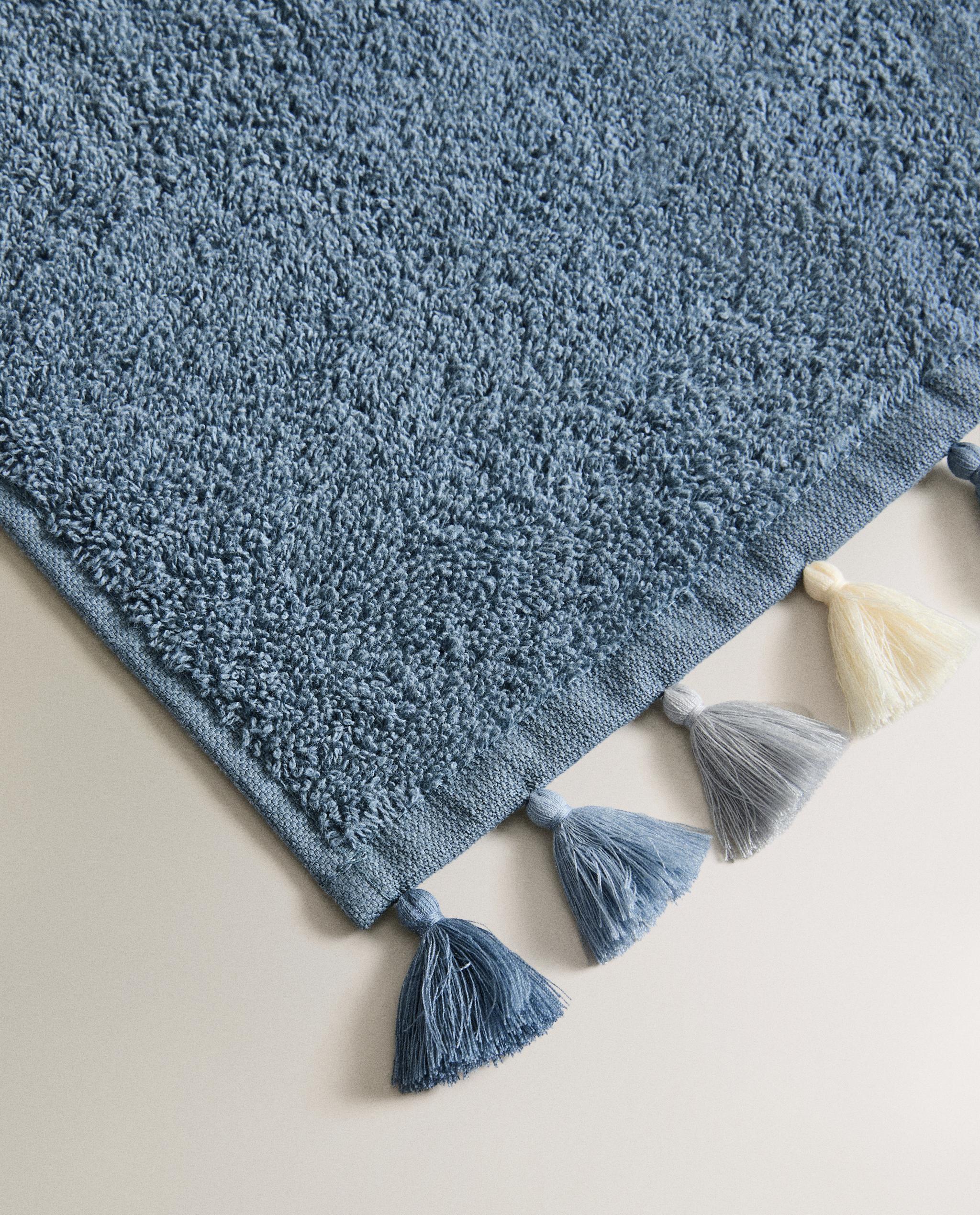 BATH TOWEL WITH TASSELS product thumbnail 3