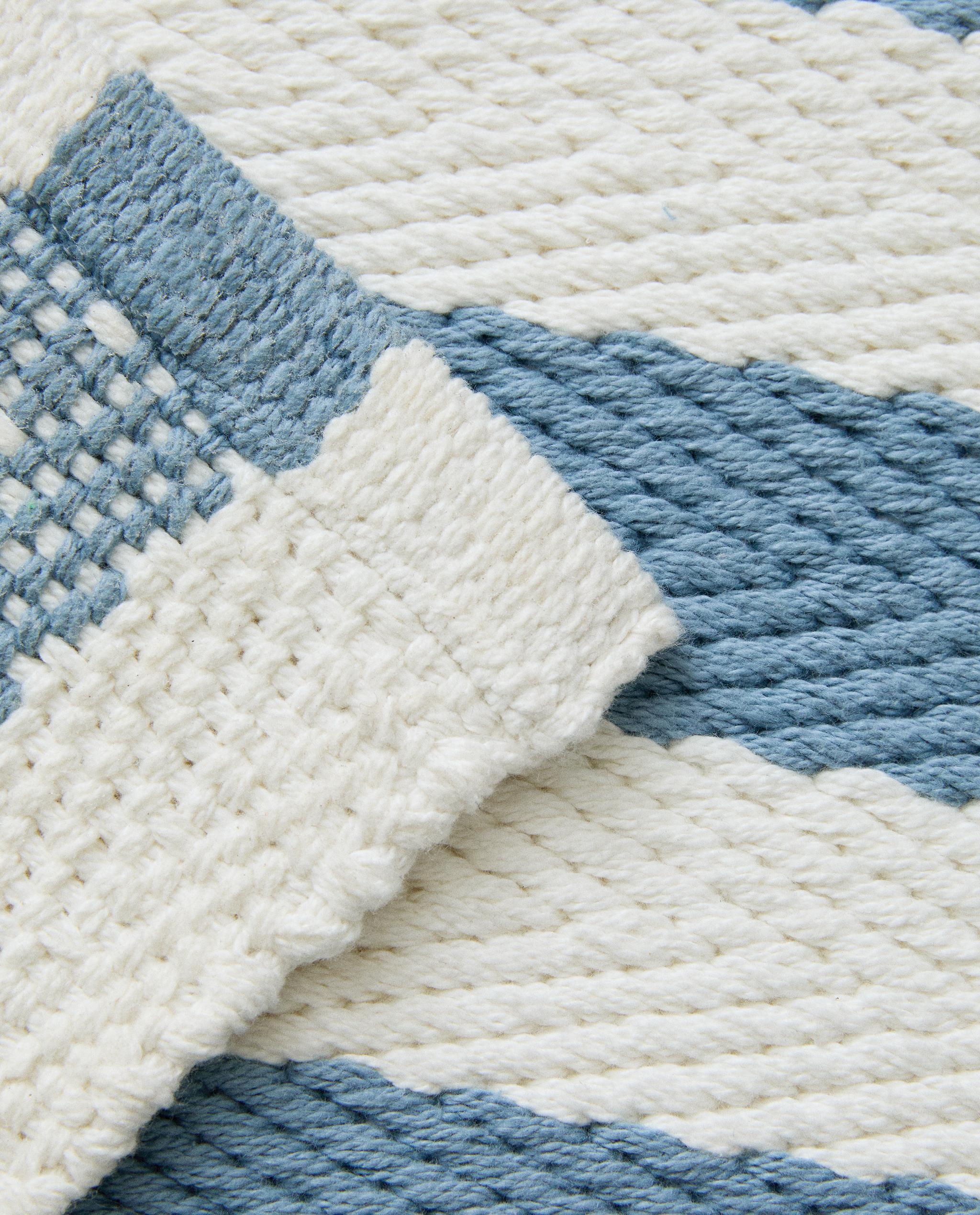 BATH MAT WITH STRIPES product thumbnail 6