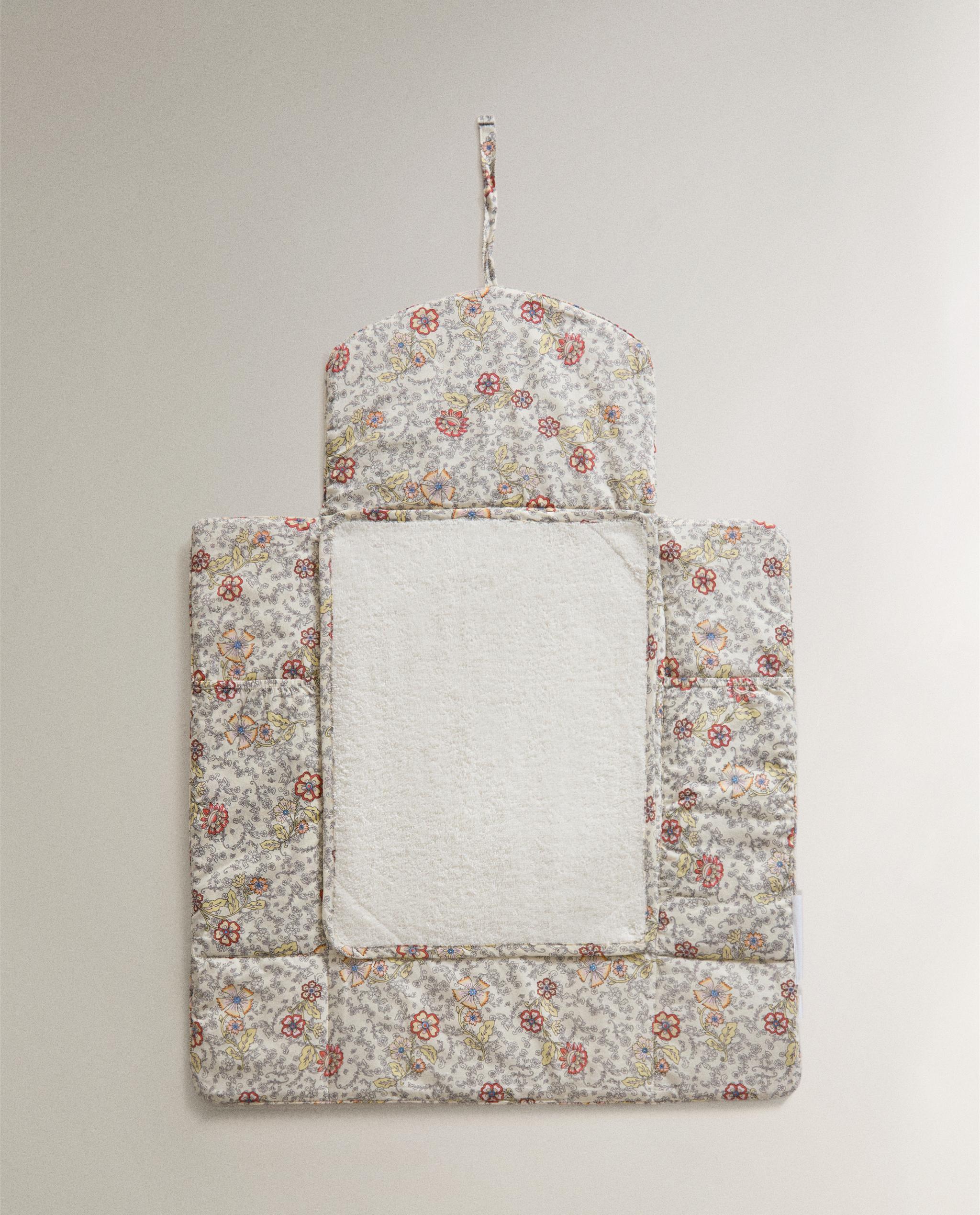 PORTABLE FLORAL BABY CHANGING MAT product thumbnail 4