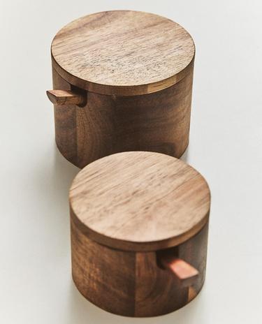 سكرية خشبية مع ملعقة