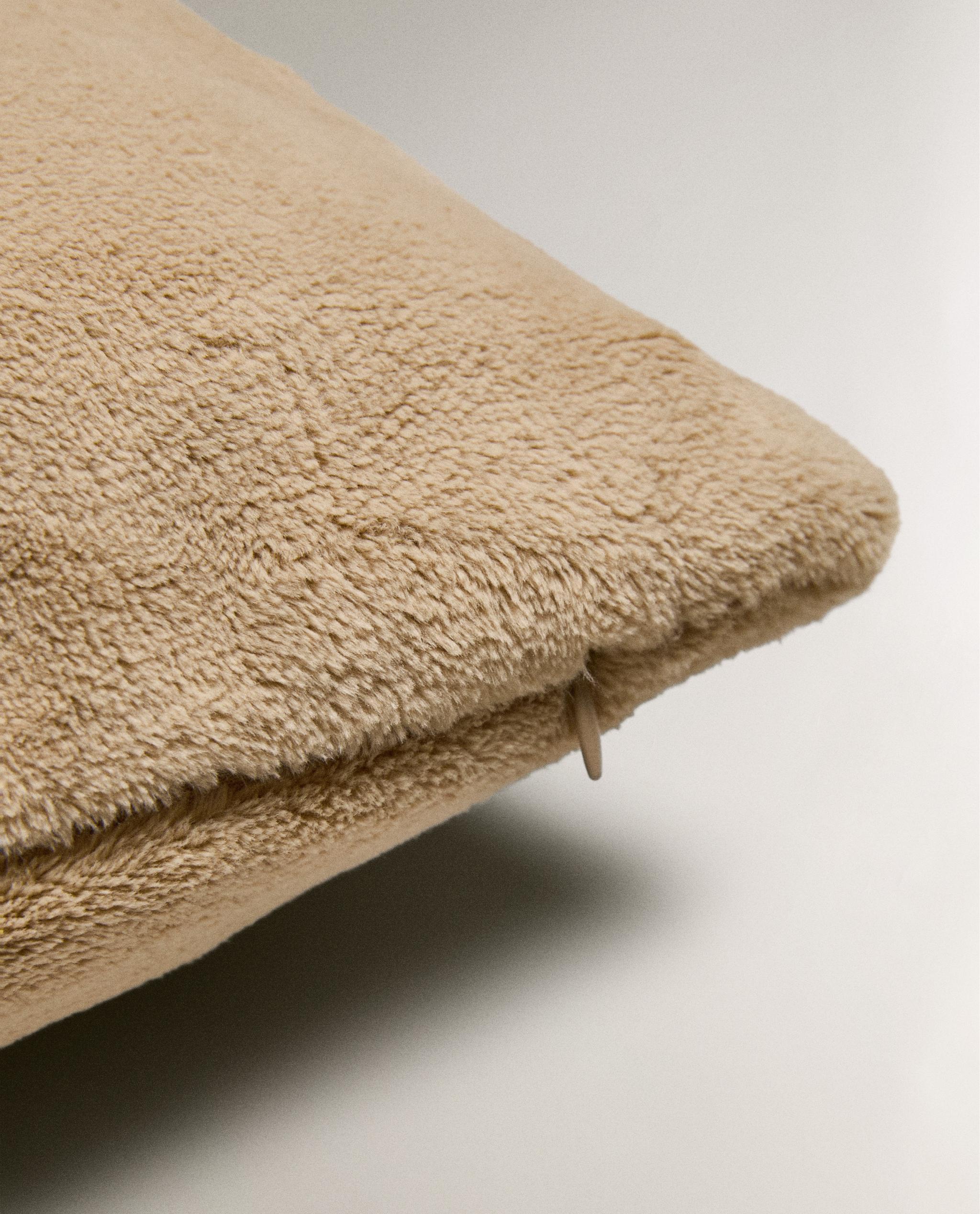 フェイクファー クッションカバー | Zara Home 日本/Japan