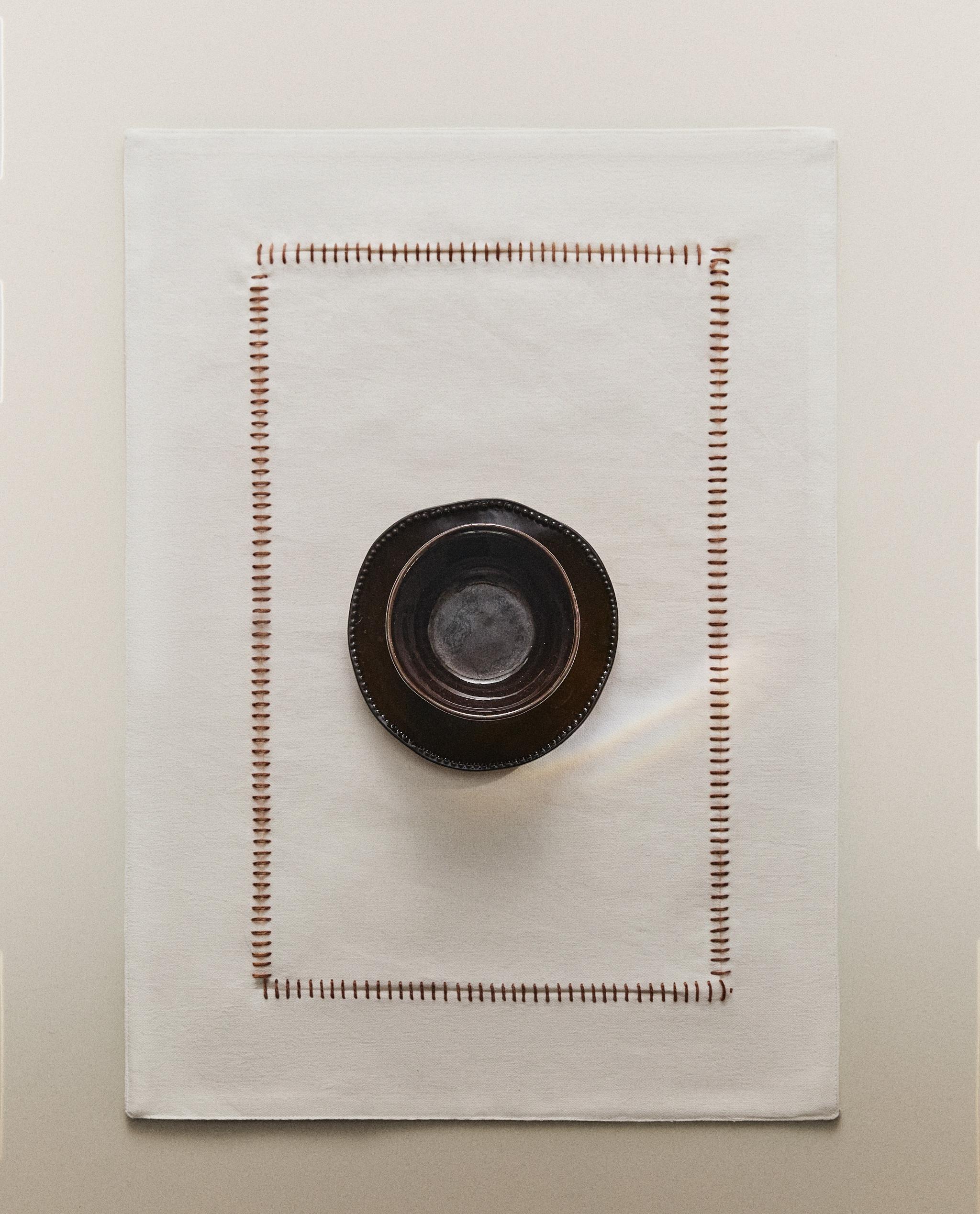 PLACEMAT WITH CONTRAST TOPSTITCHING product thumbnail 8