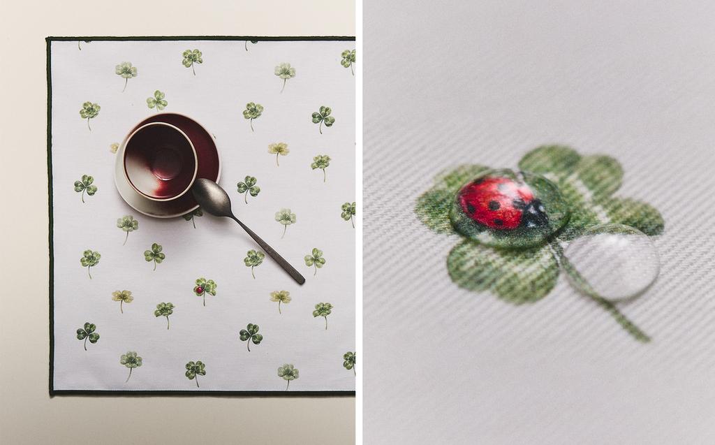 RESIN-COATED CLOVER PLACEMAT