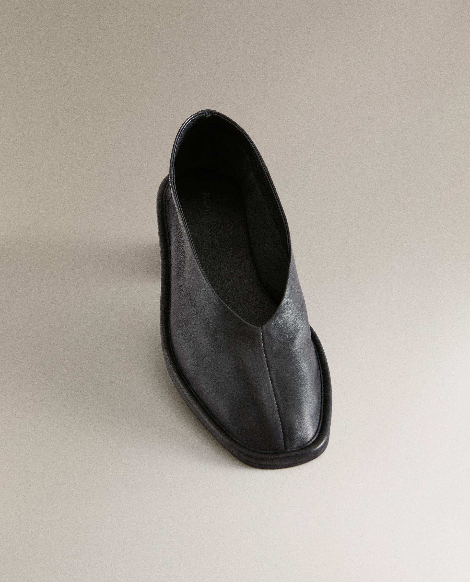 LEATHER BALLERINAS