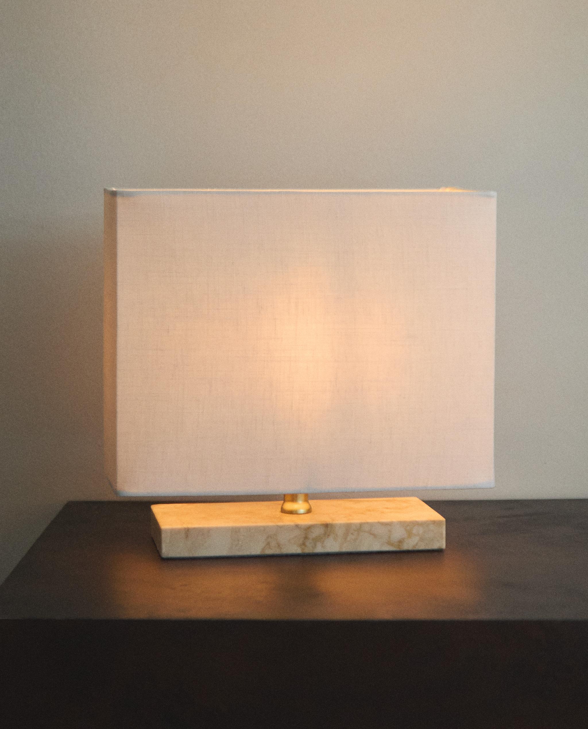 MARBLE AND LINEN TABLE LAMP