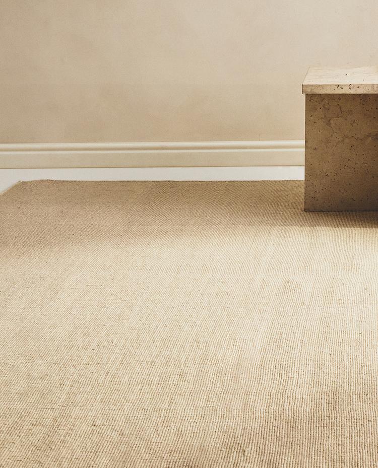 WEŁNIANY DYWAN W FALISTE WZORY