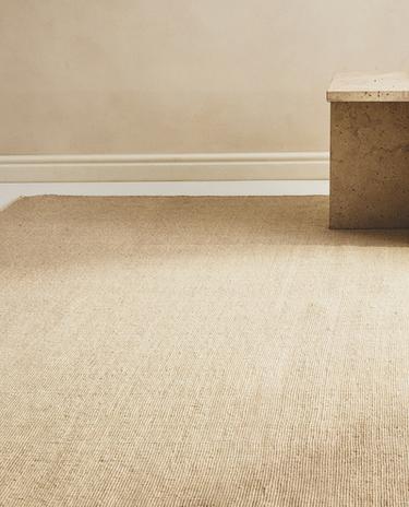 WOLLEN VLOERKLEED MET GOLVENDE STREPEN