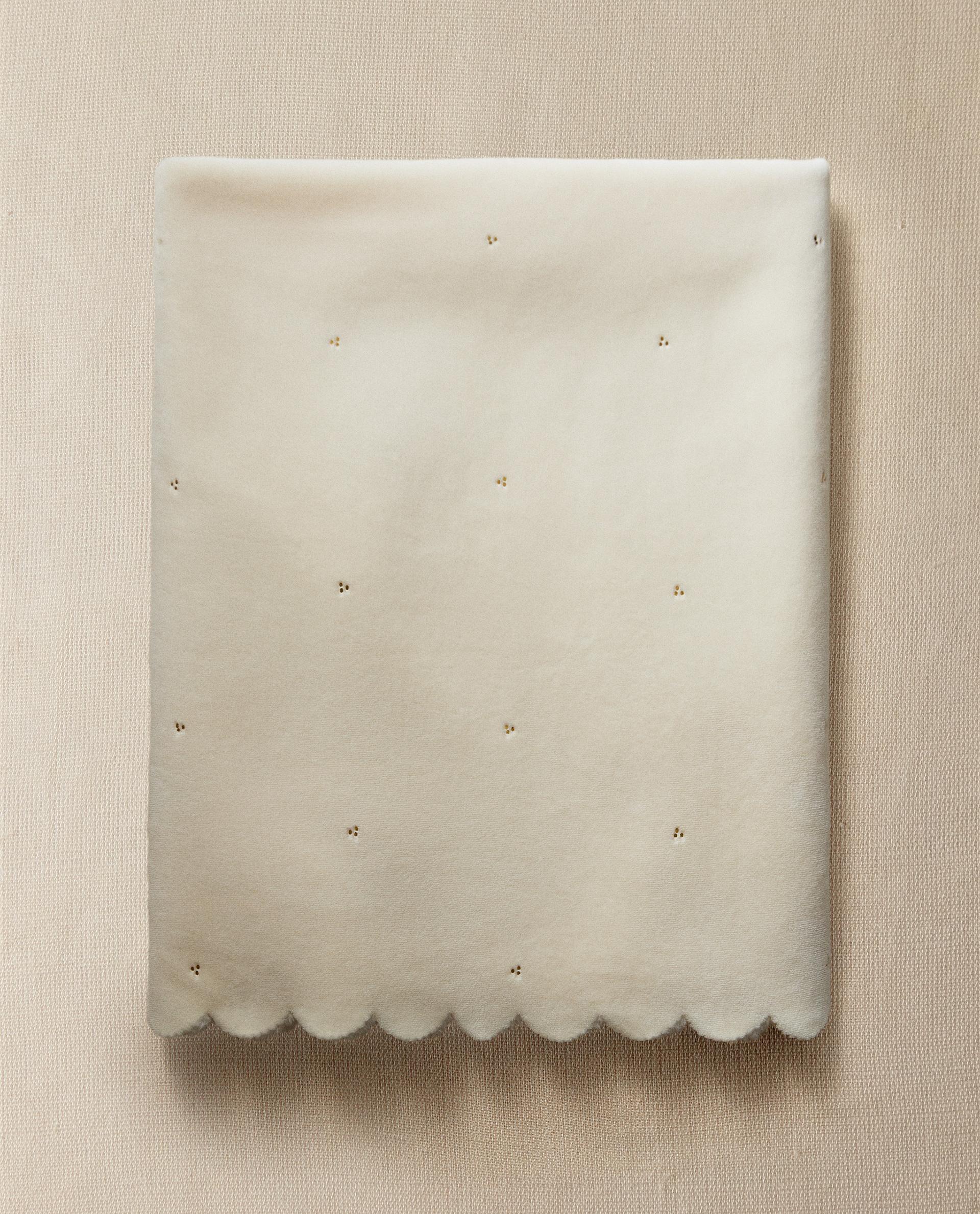 PARLAK İŞLEMELİ BEBEK POLAR BATTANİYE | Zara Home Türkiye / Turkey