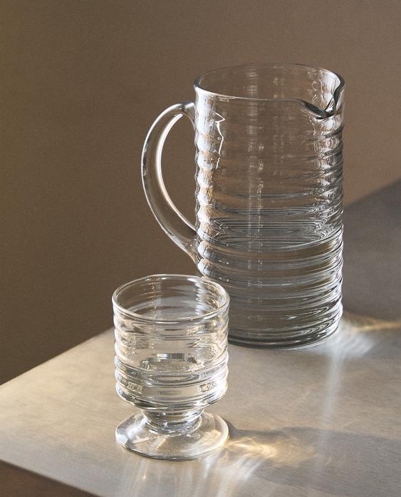 RAISED LINE GLASS JUG