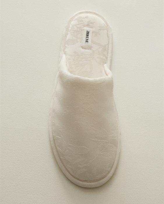 ZAPATILLA DESTALONADA JACQUARD ZAPATILLA DESTALONADA JACQUARD