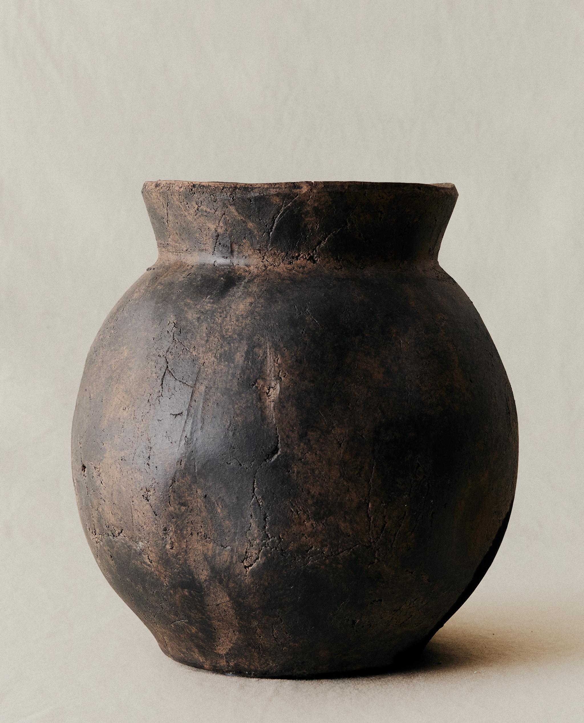 DECORATIVE OVAL CERAMIC VASE product thumbnail 8