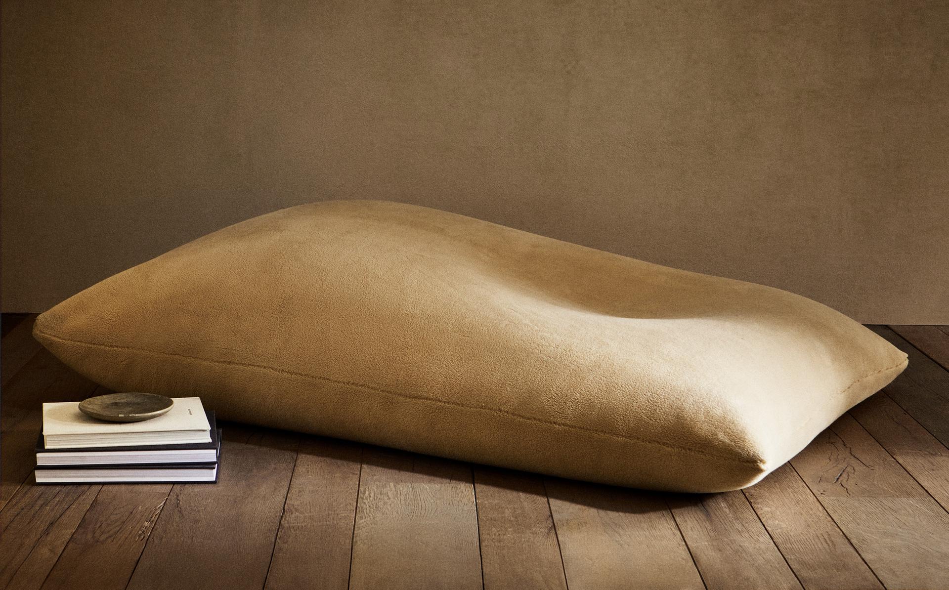 PUFE COM EFEITO DE PELO ENCARACOLADO PUFE COM EFEITO DE PELO ENCARACOLADO