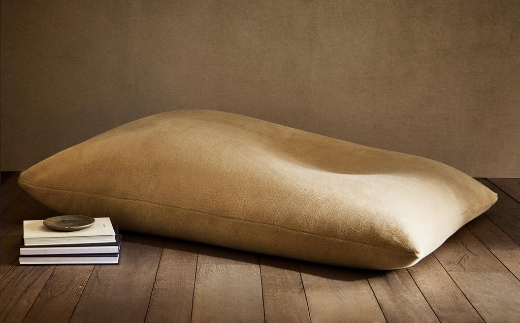 PUFE COM EFEITO DE PELO ENCARACOLADO PUFE COM EFEITO DE PELO ENCARACOLADO