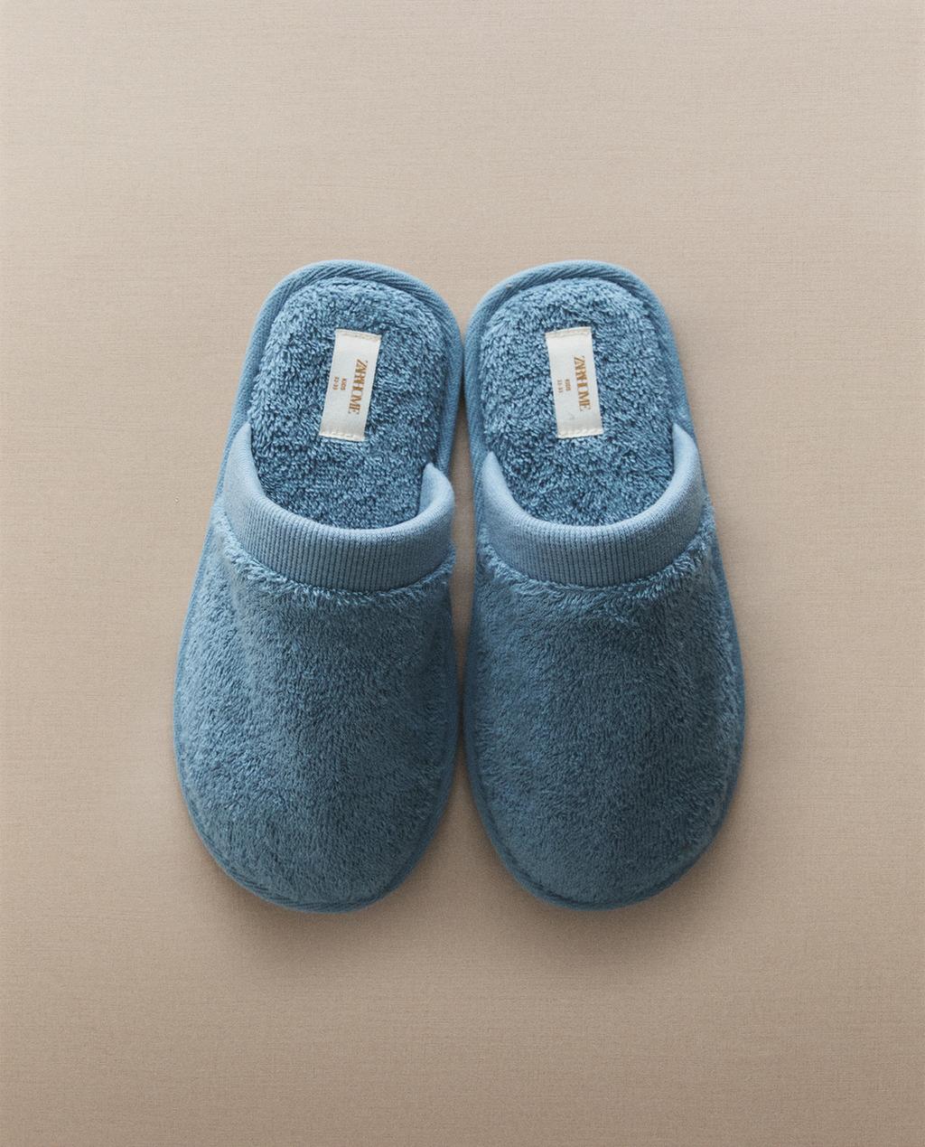 CHAUSSONS ENFANT OUVERTS À L'ARRIÈRE SERVIETTE DE BAIN