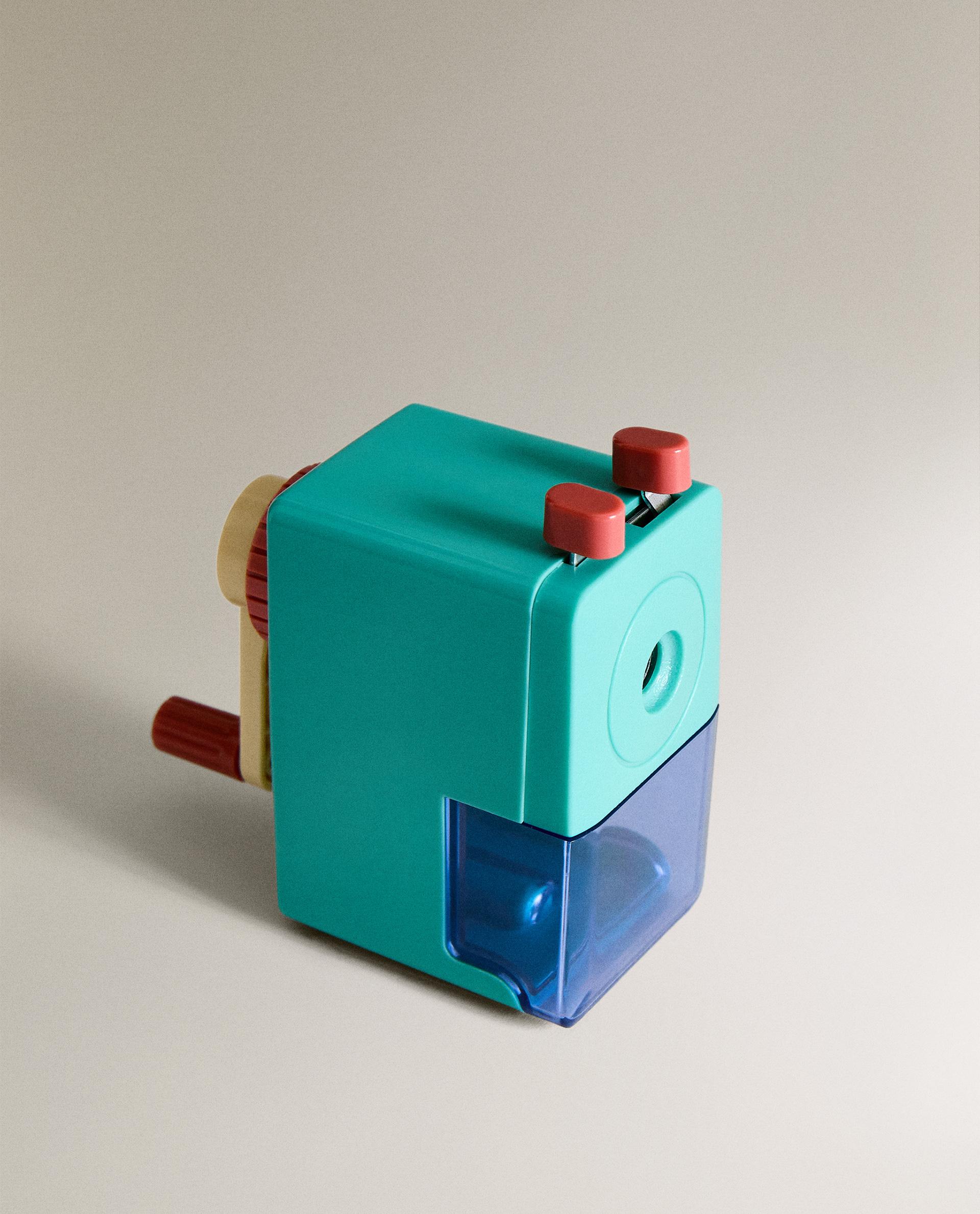 KIDS' TABLE PENCIL SHARPENER WITH HANDLE product thumbnail 6