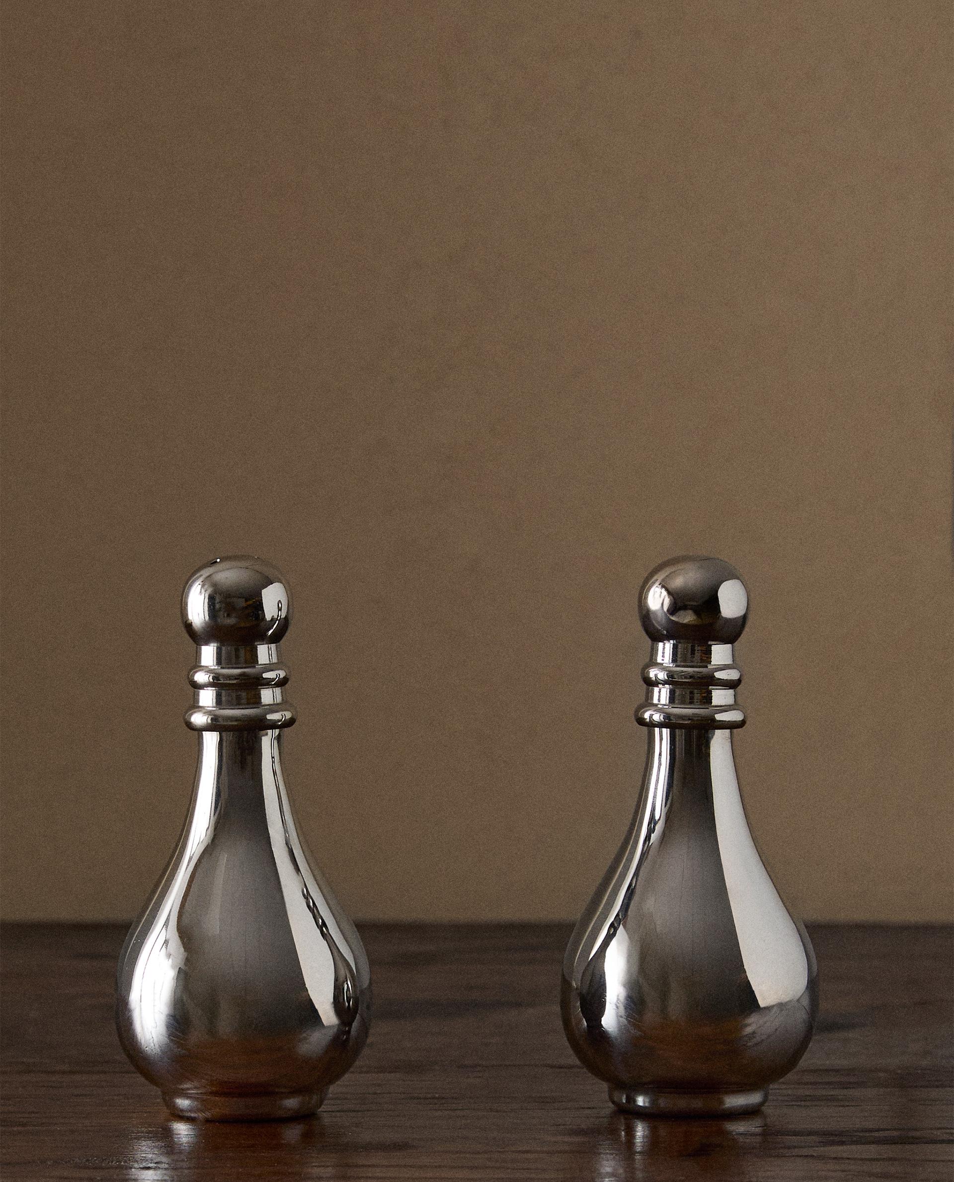 STEEL SALT AND PEPPER SHAKER SET