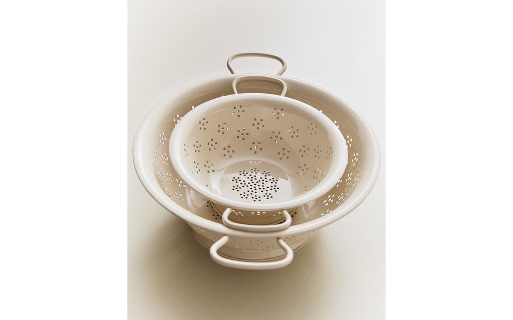 مصفاة مطبخ بتصميم زهرة